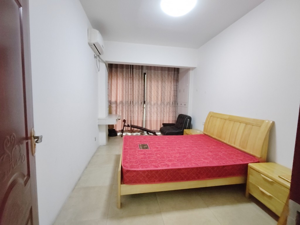 龙腾国际 3室2厅2卫 82.8万 龙腾国际 3室2厅2卫 82.8万客厅