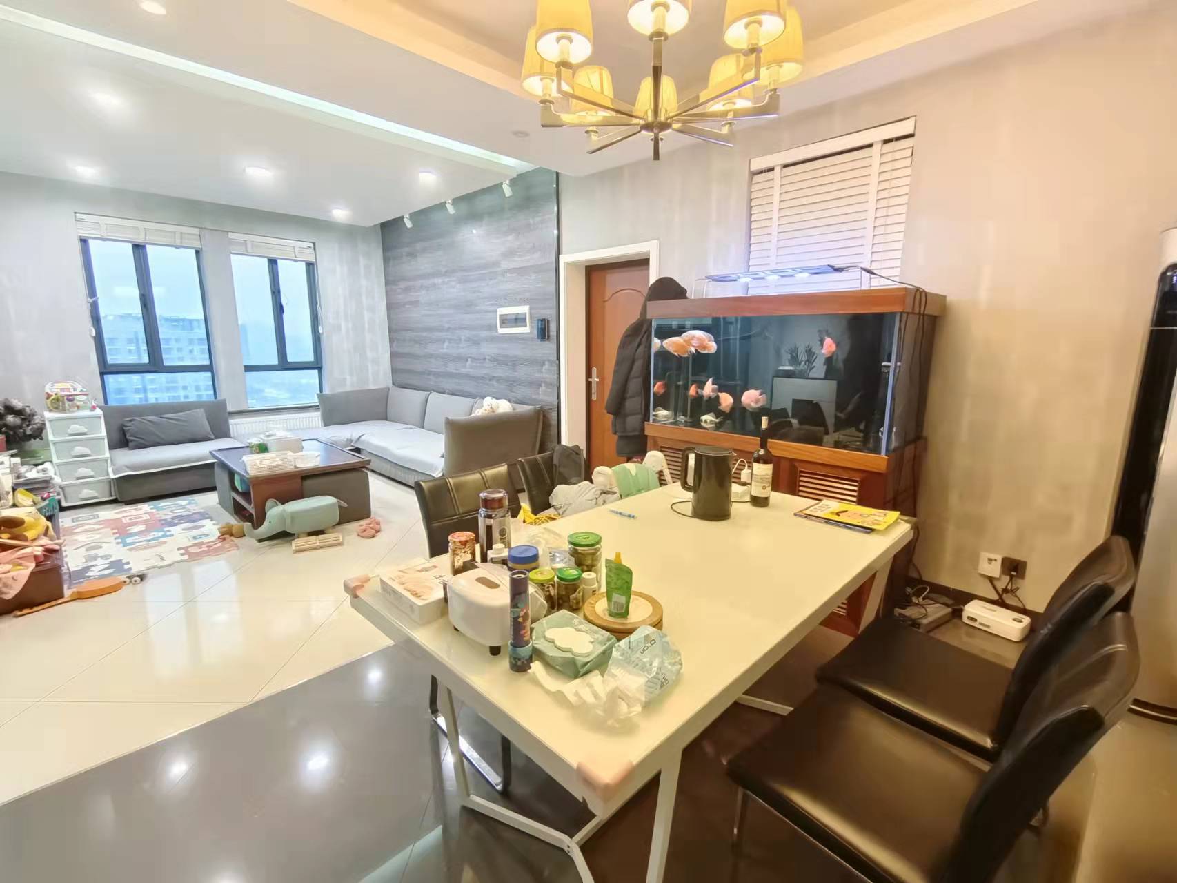 泰山公馆 3室2厅1卫 69.8万 泰山公馆 3室2厅1卫 69.8万客厅