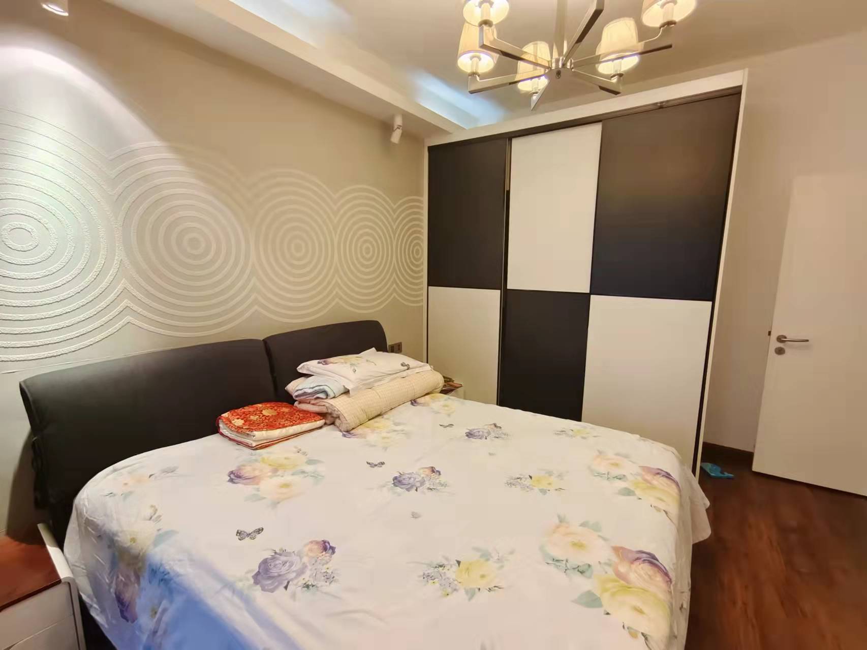 泰山公馆 3室2厅1卫 69.8万 泰山公馆 3室2厅1卫 69.8万客厅