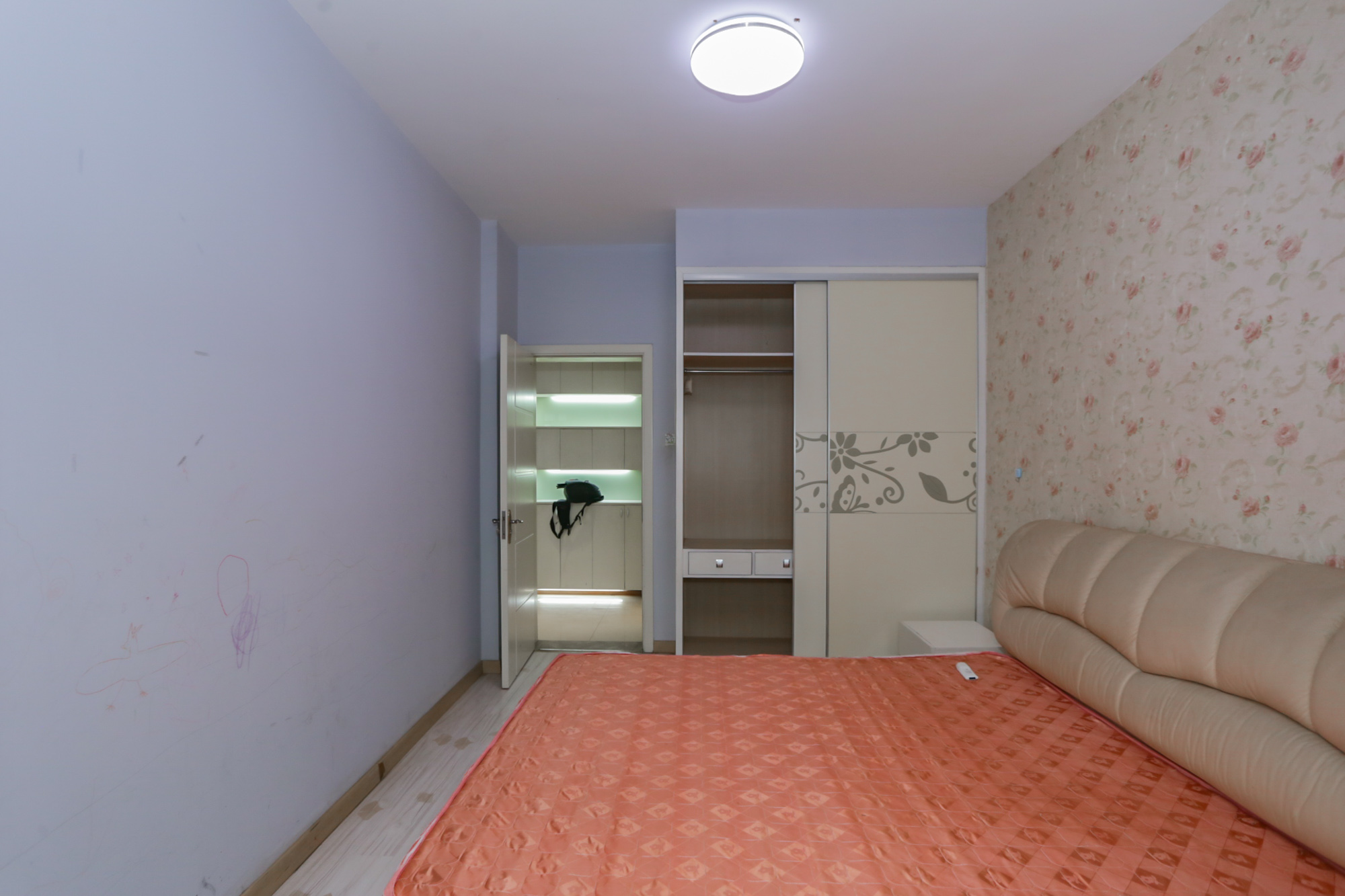 海林馨香雅苑  3室2厅2卫    143.8万卧室