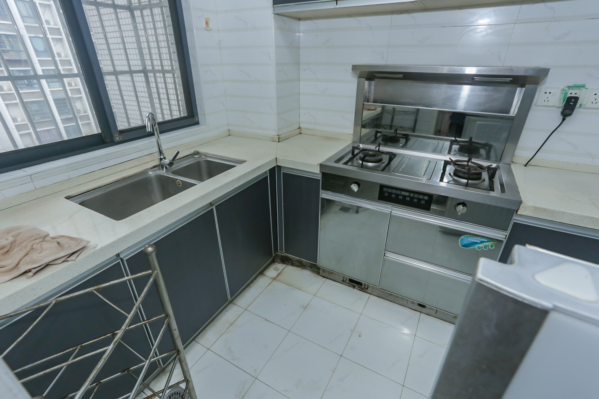 海林馨香雅苑  3室2厅2卫    143.8万厨房