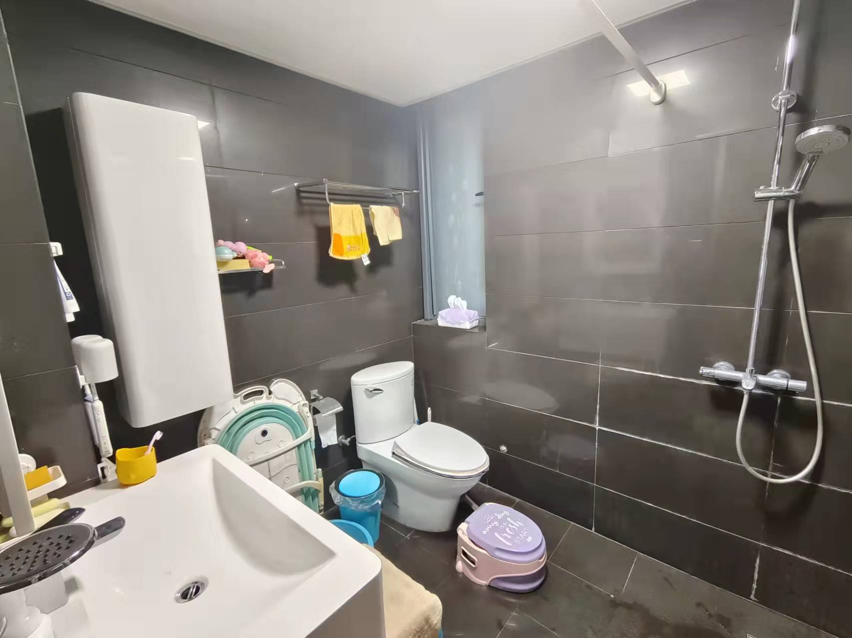 泰山公馆 3室2厅1卫 69.8万 泰山公馆 3室2厅1卫 69.8万客厅