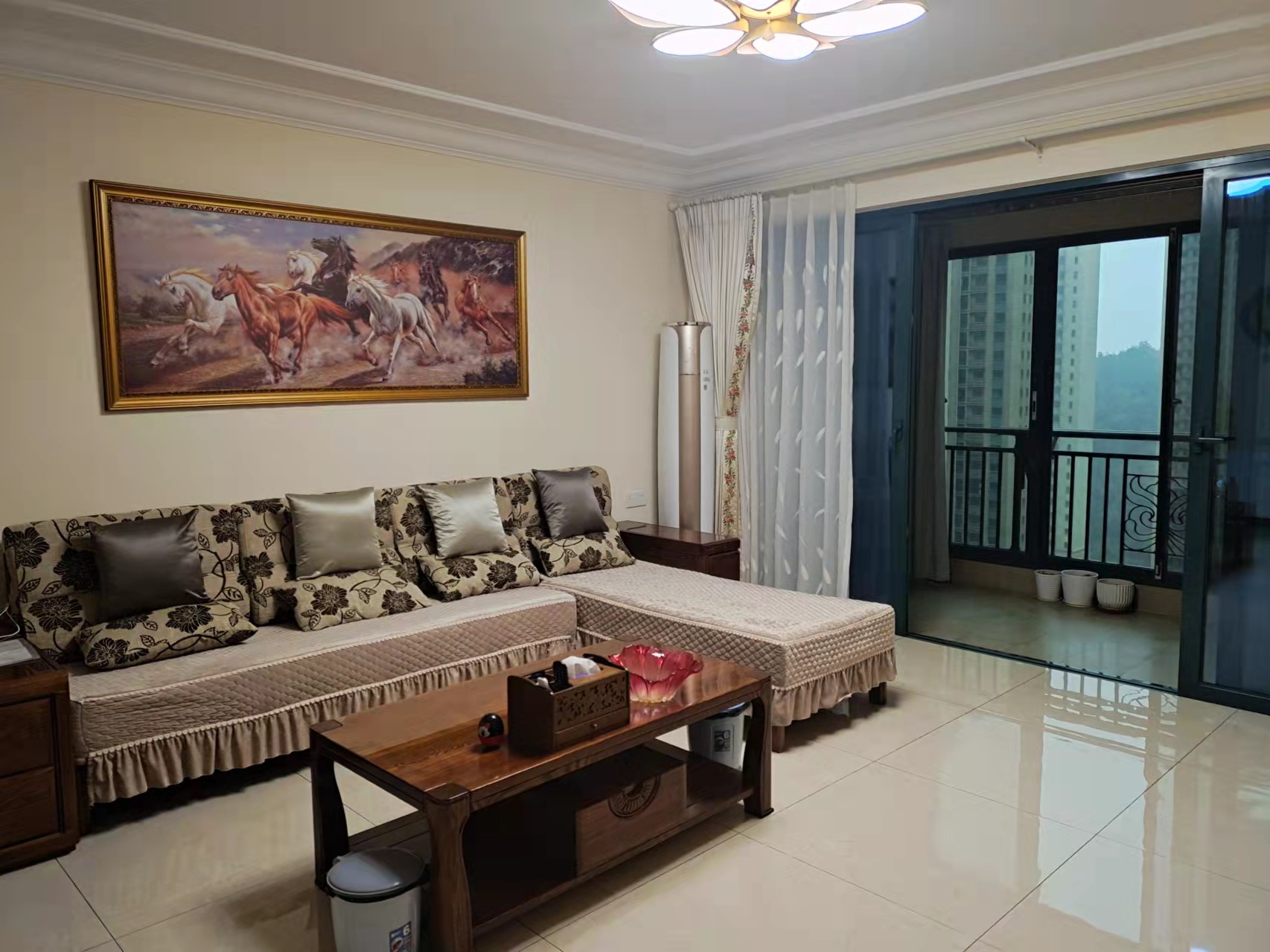 恒大绿洲 4室4厅3卫 158.0万 恒大绿洲 4室4厅3卫 158.0万客厅