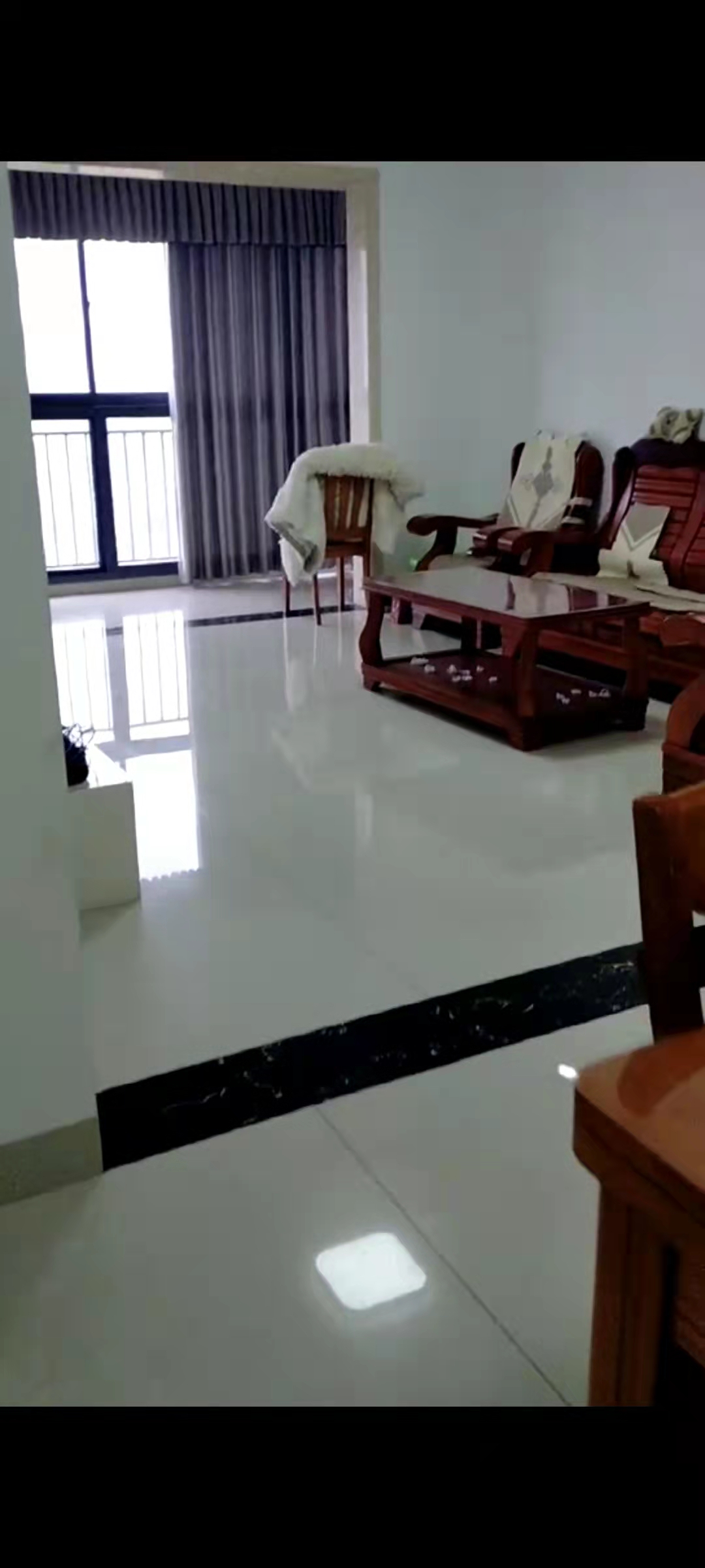 香格里拉 2室2厅1卫 1780.0元/月 香格里拉 2室2厅1卫 1780.0元/月室内图