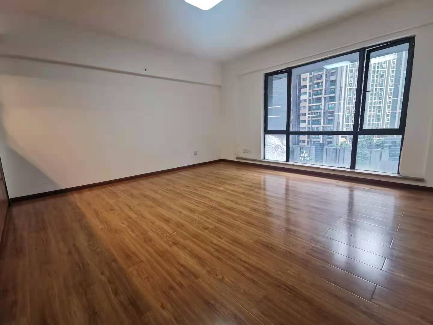 中天会展城SOHO公寓  2室2厅1卫   3000.00元/月室内图