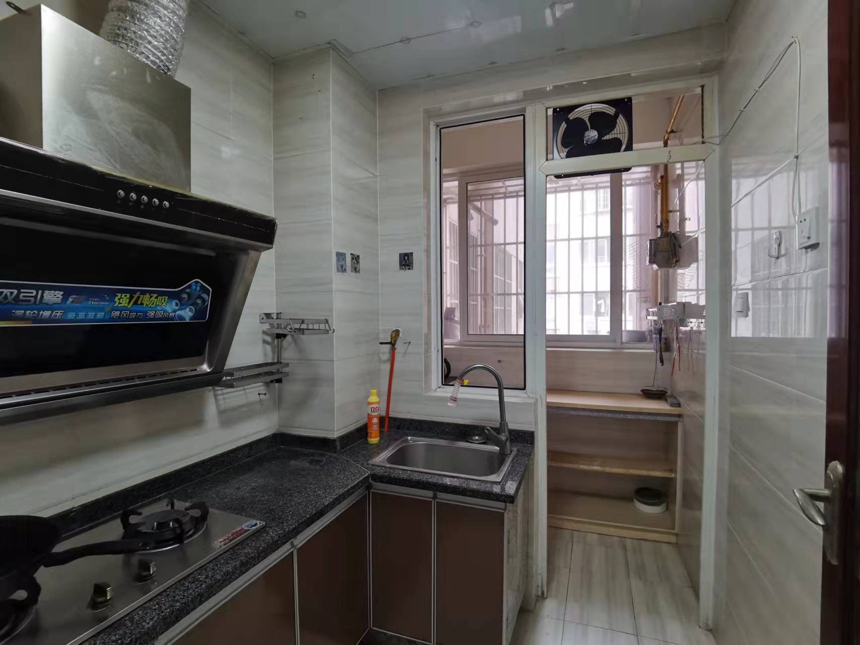 南湖锦苑 2室2厅1卫 2300.0元/月 南湖锦苑 2室2厅1卫 2300.0元/月室内图