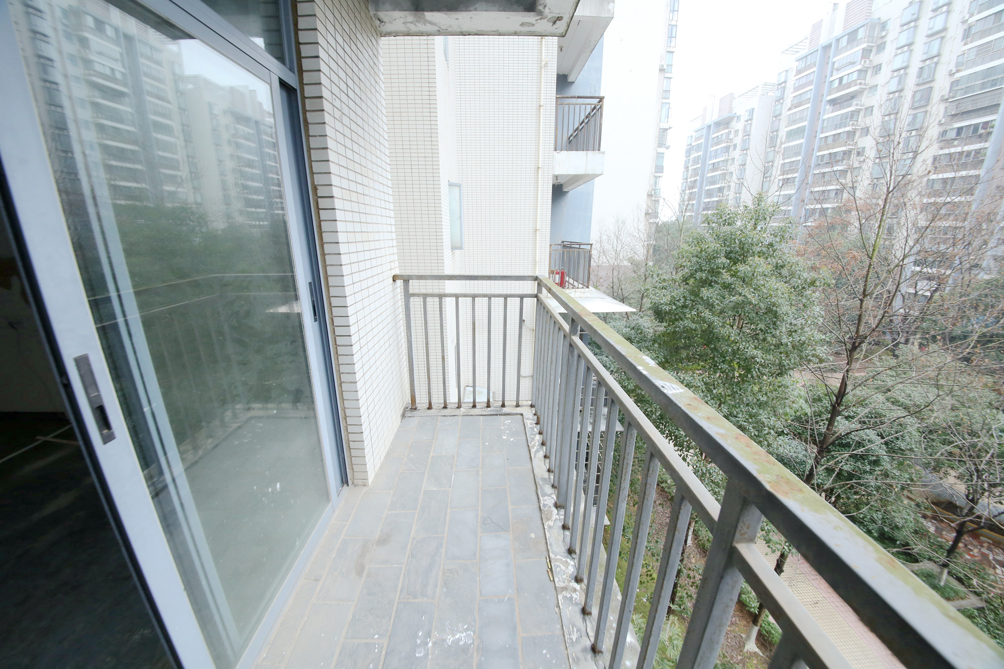银港水晶城  4室2厅1卫   180.00万其他