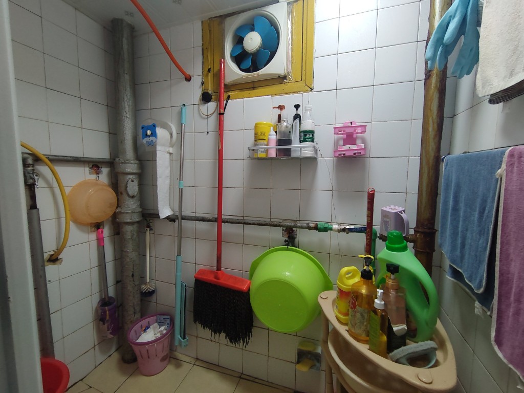 桥梁厂一区万泥塘一村 2室1厅1卫 24.8万 桥梁厂一区万泥塘一村 2室1厅1卫 24.8万客厅