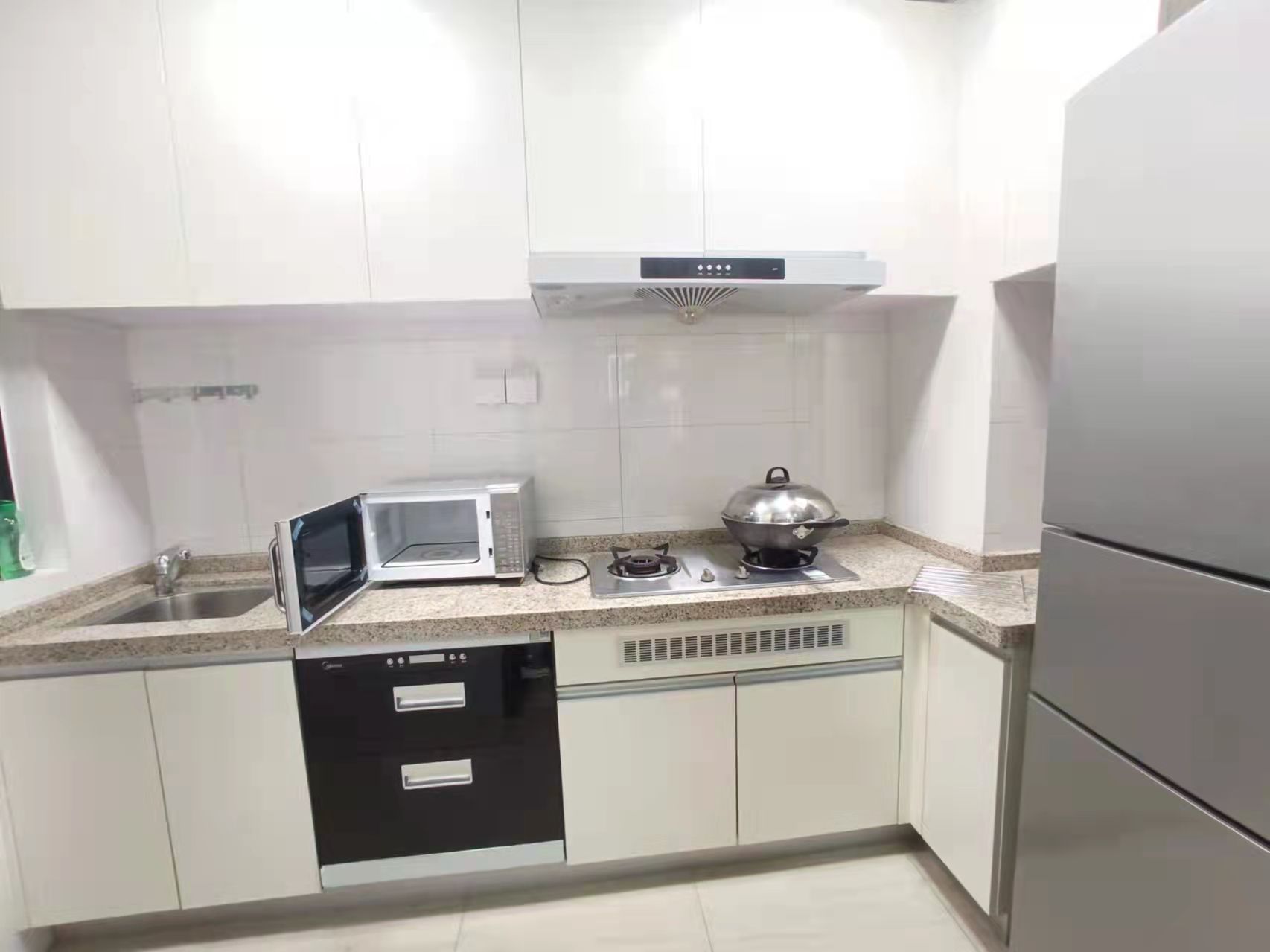 衡阳碧桂园  3室2厅2卫    2300.0元/月 衡阳碧桂园  3室2厅2卫    2300.0元/月室内图