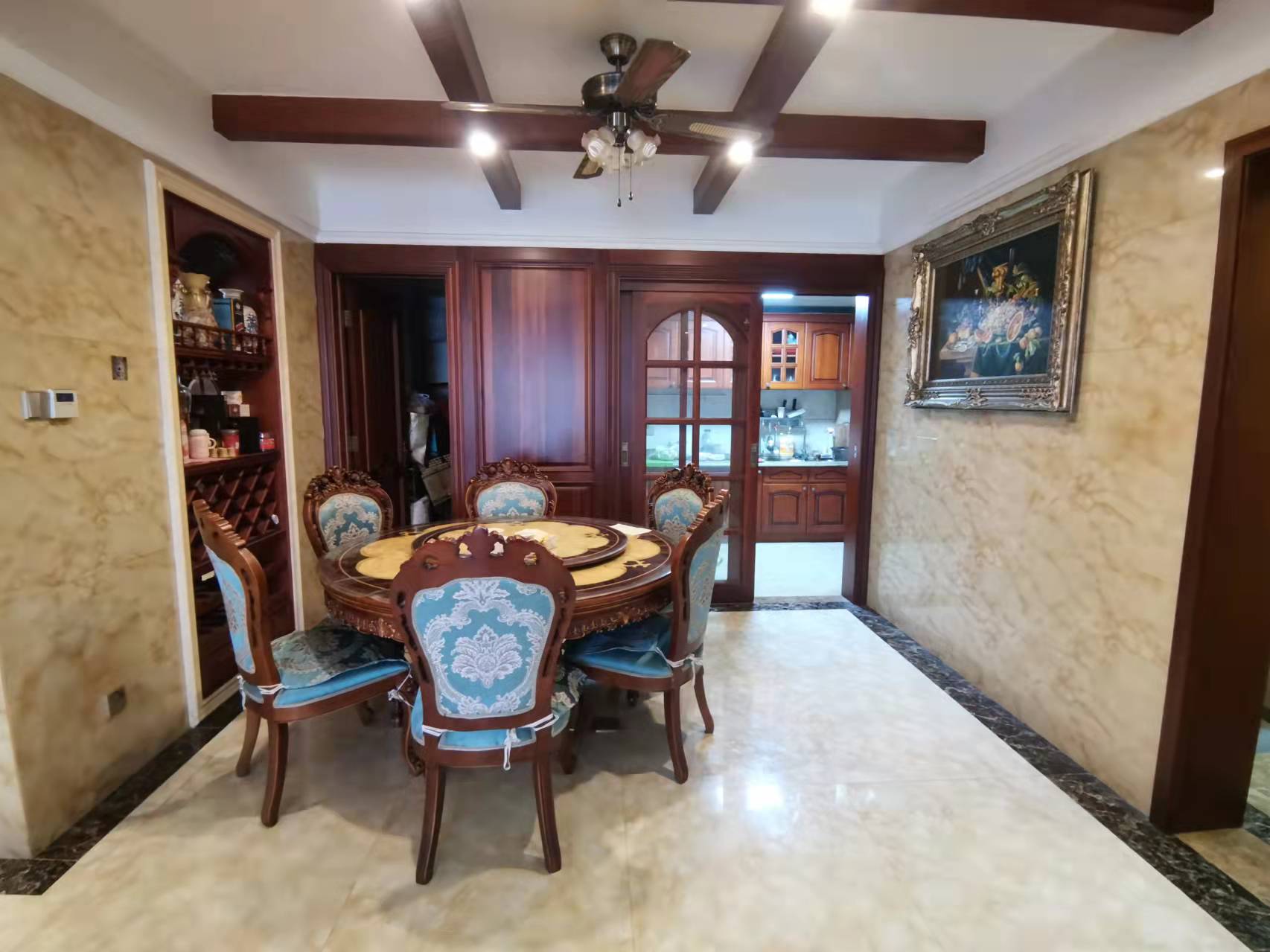 山水国际 3室2厅2卫 130.0万 山水国际 3室2厅2卫 130.0万客厅