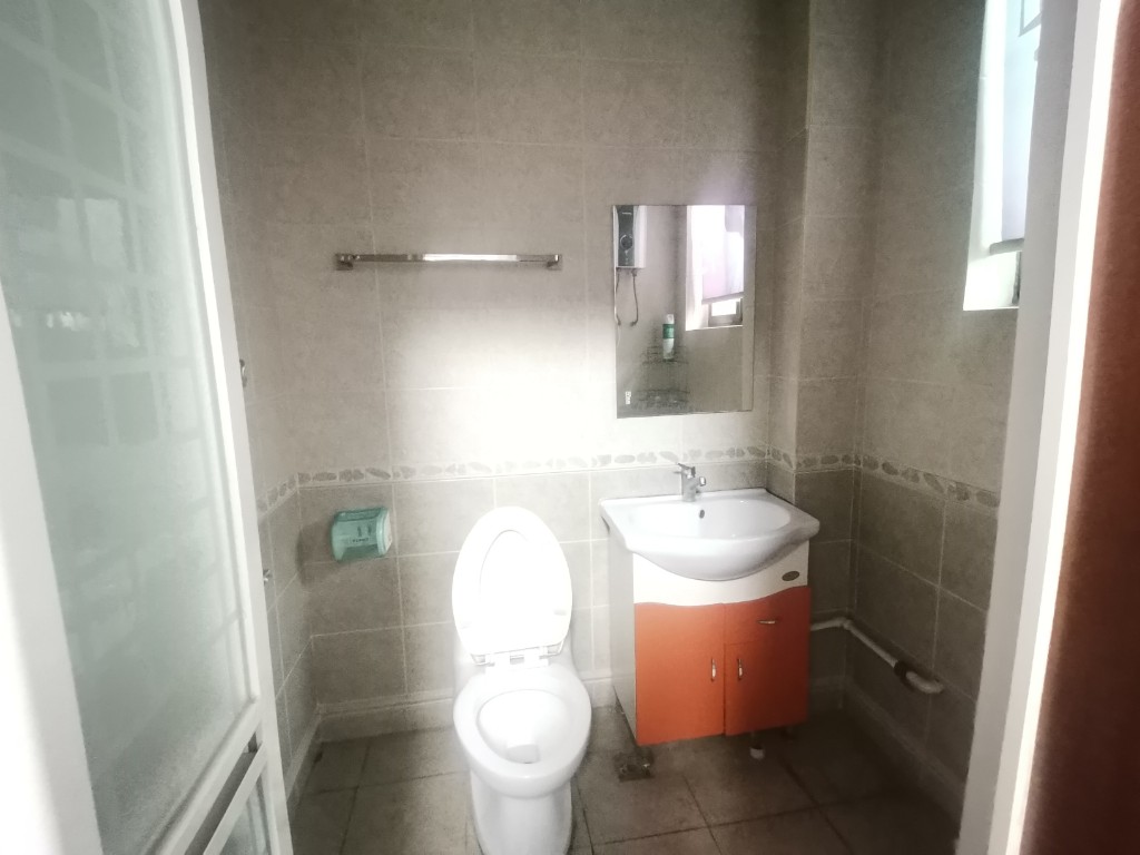 天鹅花园 4室2厅2卫 75.0万 天鹅花园 4室2厅2卫 75.0万客厅