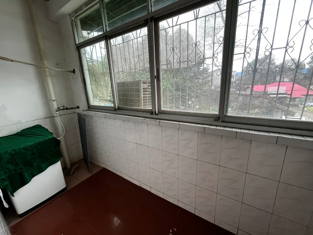 粮食局家属楼 3室2厅1卫 32.8万 粮食局家属楼 3室2厅1卫 32.8万客厅