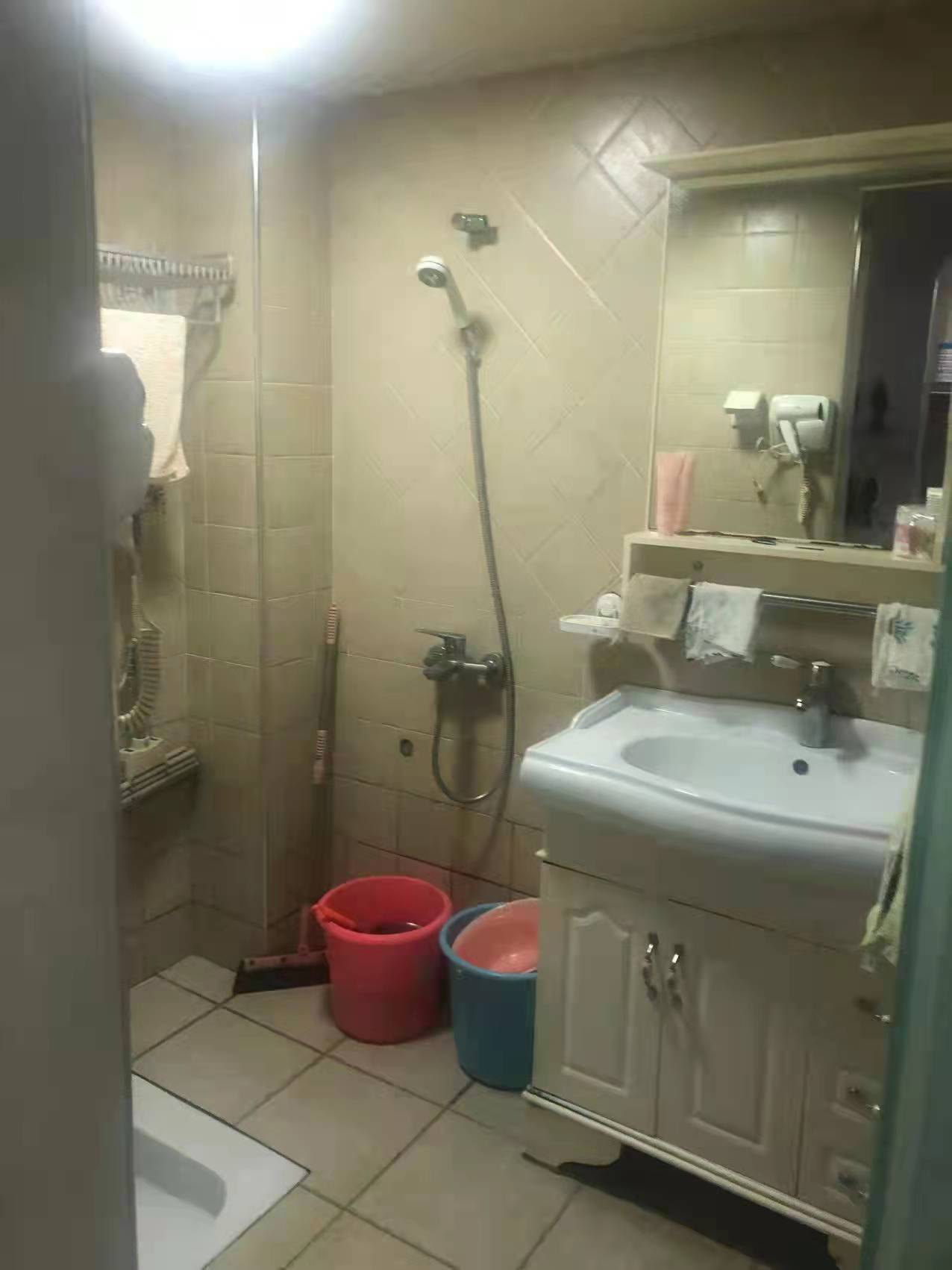 大同芙蓉  1室1厅1卫    33.8万 大同芙蓉  1室1厅1卫    33.8万卫生间