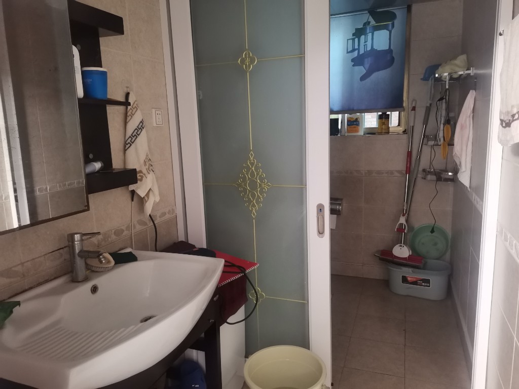 天鹅花园 4室2厅2卫 75.0万 天鹅花园 4室2厅2卫 75.0万客厅