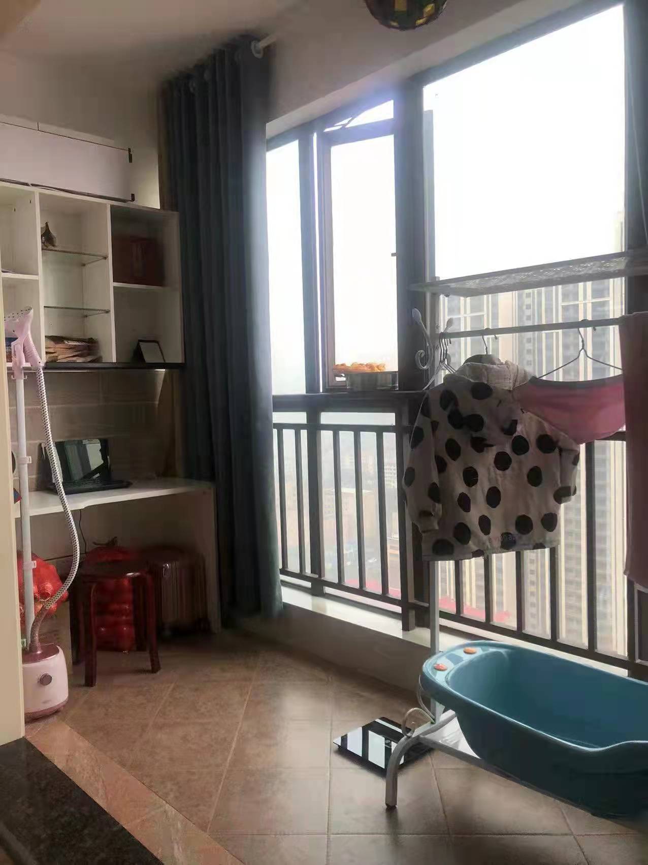 大同芙蓉  1室1厅1卫    33.8万 大同芙蓉  1室1厅1卫    33.8万阳台