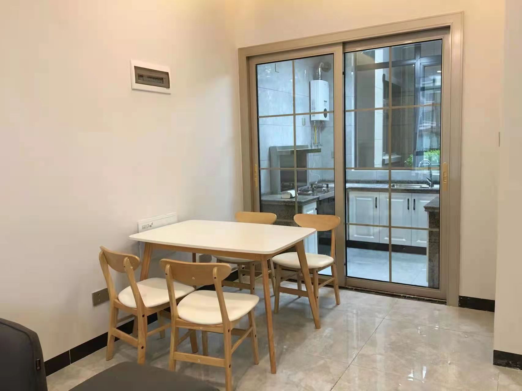 恒大南湖半岛  2室2厅1卫    1950.0元/月 恒大南湖半岛  2室2厅1卫    1950.0元/月室内图