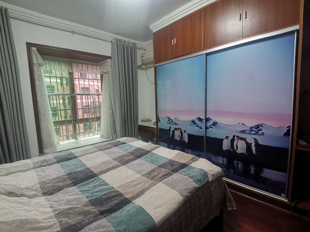 天鹅花园 4室2厅2卫 75.0万 天鹅花园 4室2厅2卫 75.0万客厅