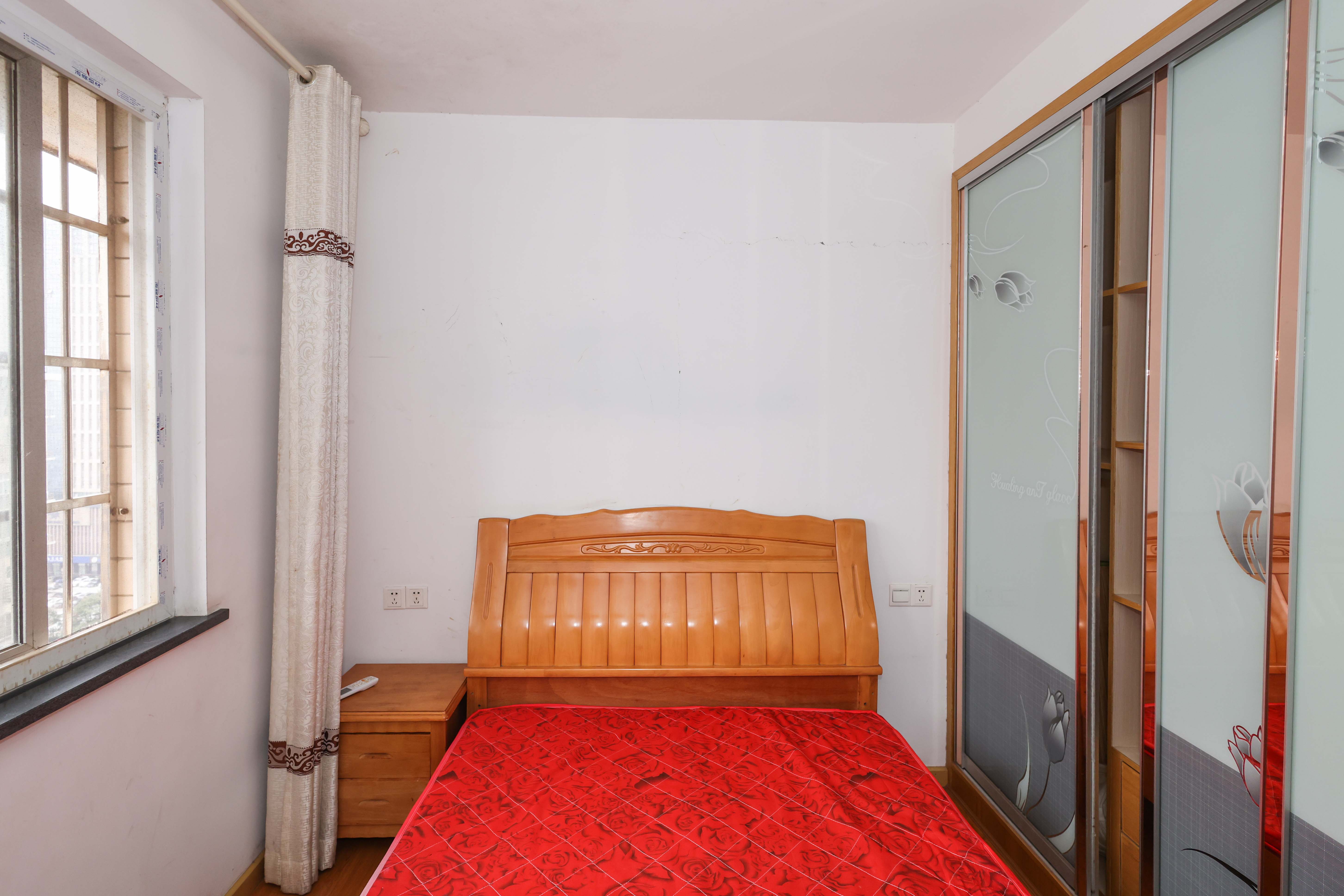 麓谷锦和园 3室2厅1卫 92.0万 麓谷锦和园 3室2厅1卫 92.0万卧室