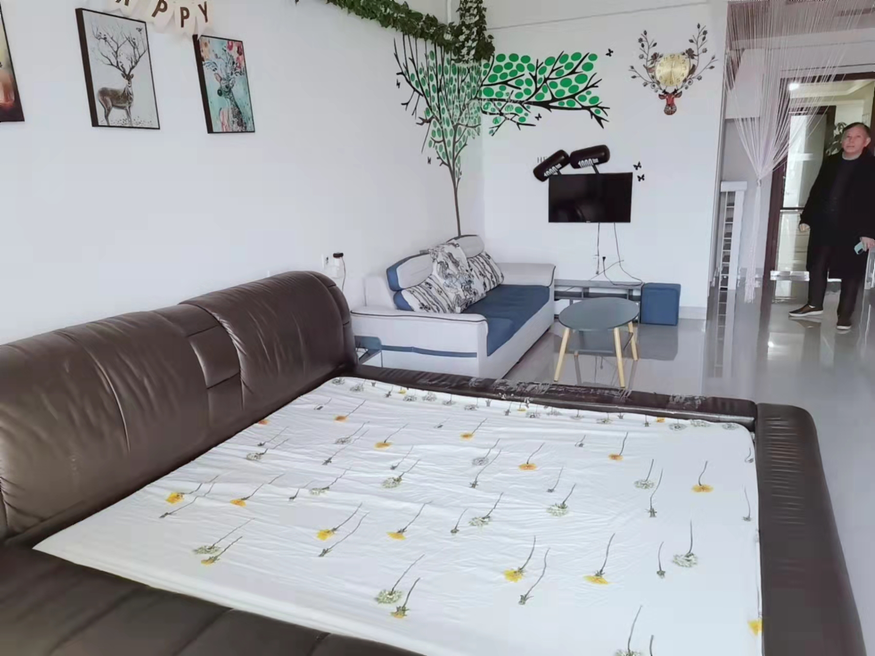 雄森国际  1室1厅1卫    1600.0元/月 雄森国际  1室1厅1卫    1600.0元/月室内图