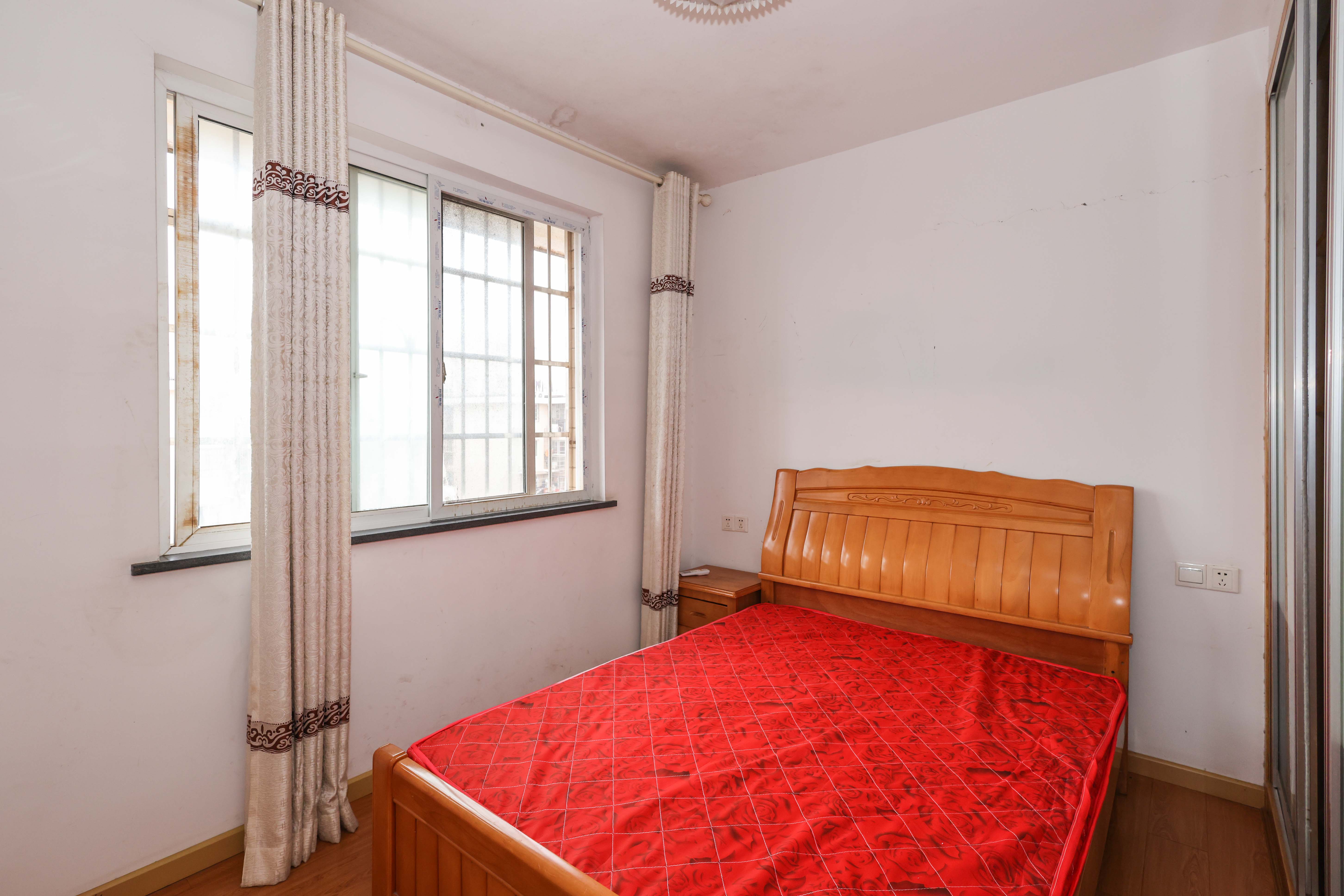 麓谷锦和园 3室2厅1卫 92.0万 麓谷锦和园 3室2厅1卫 92.0万卧室