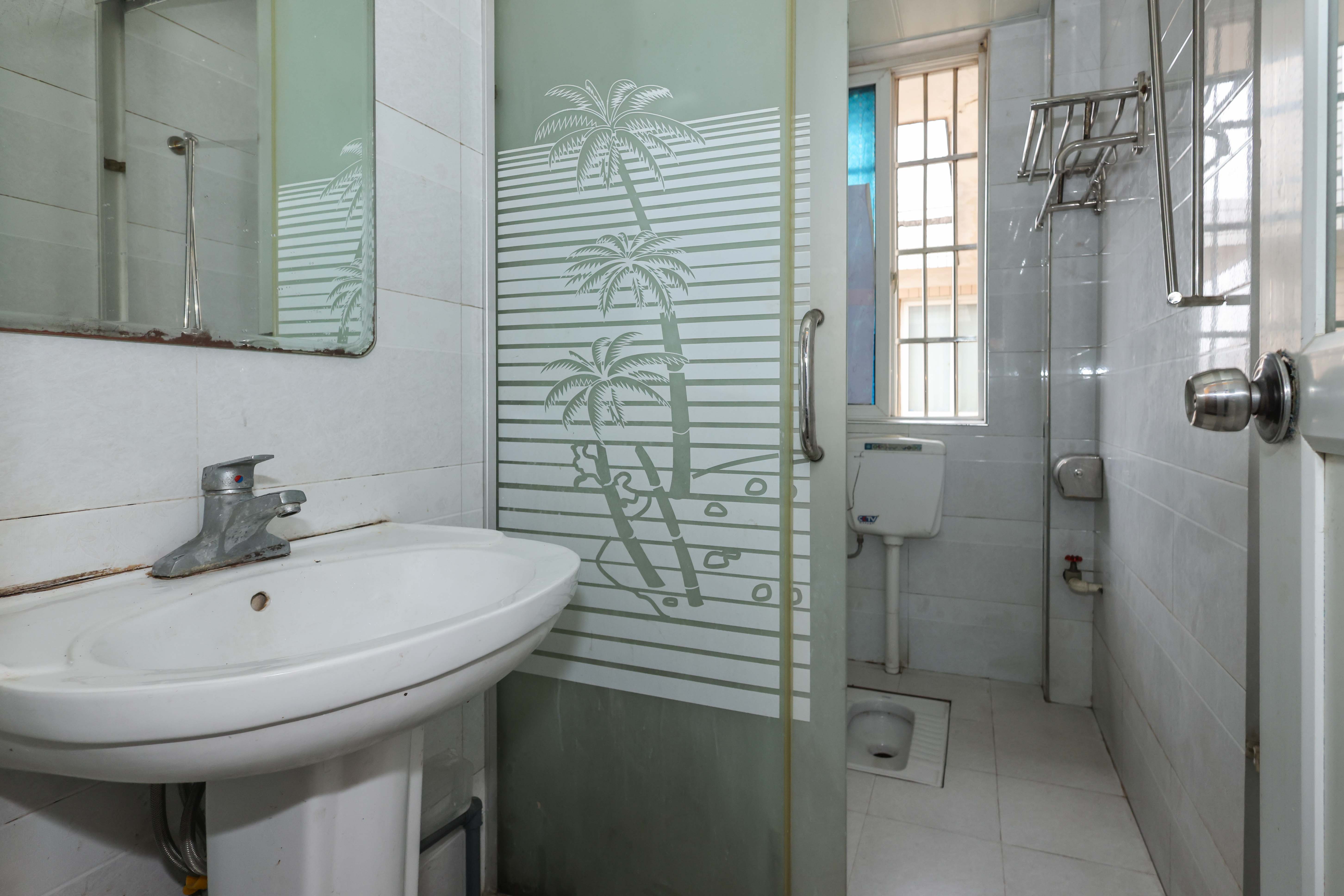 麓谷锦和园 3室2厅1卫 92.0万 麓谷锦和园 3室2厅1卫 92.0万卫生间