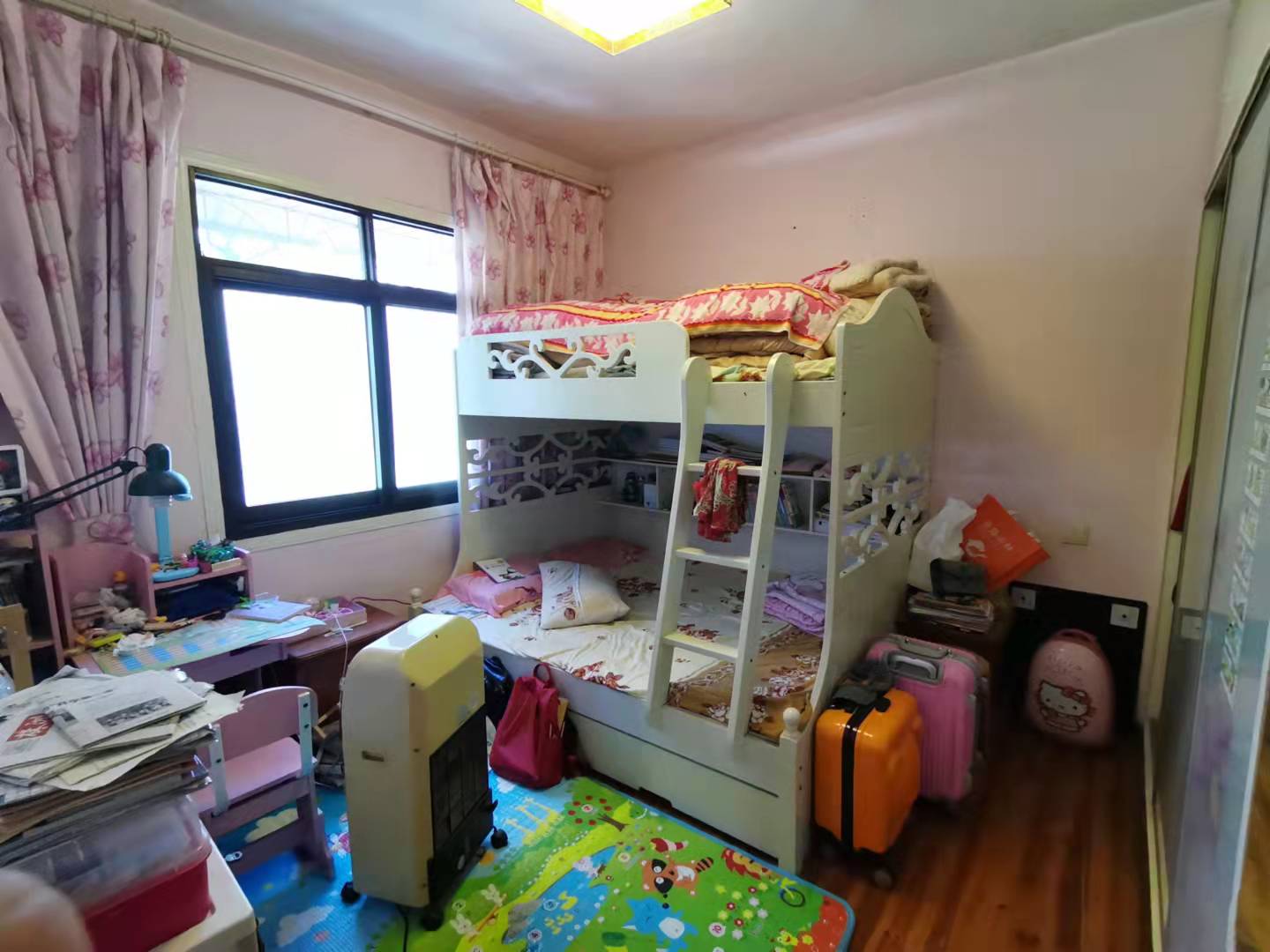 天鹅花园 3室2厅1卫 42.0万 天鹅花园 3室2厅1卫 42.0万客厅