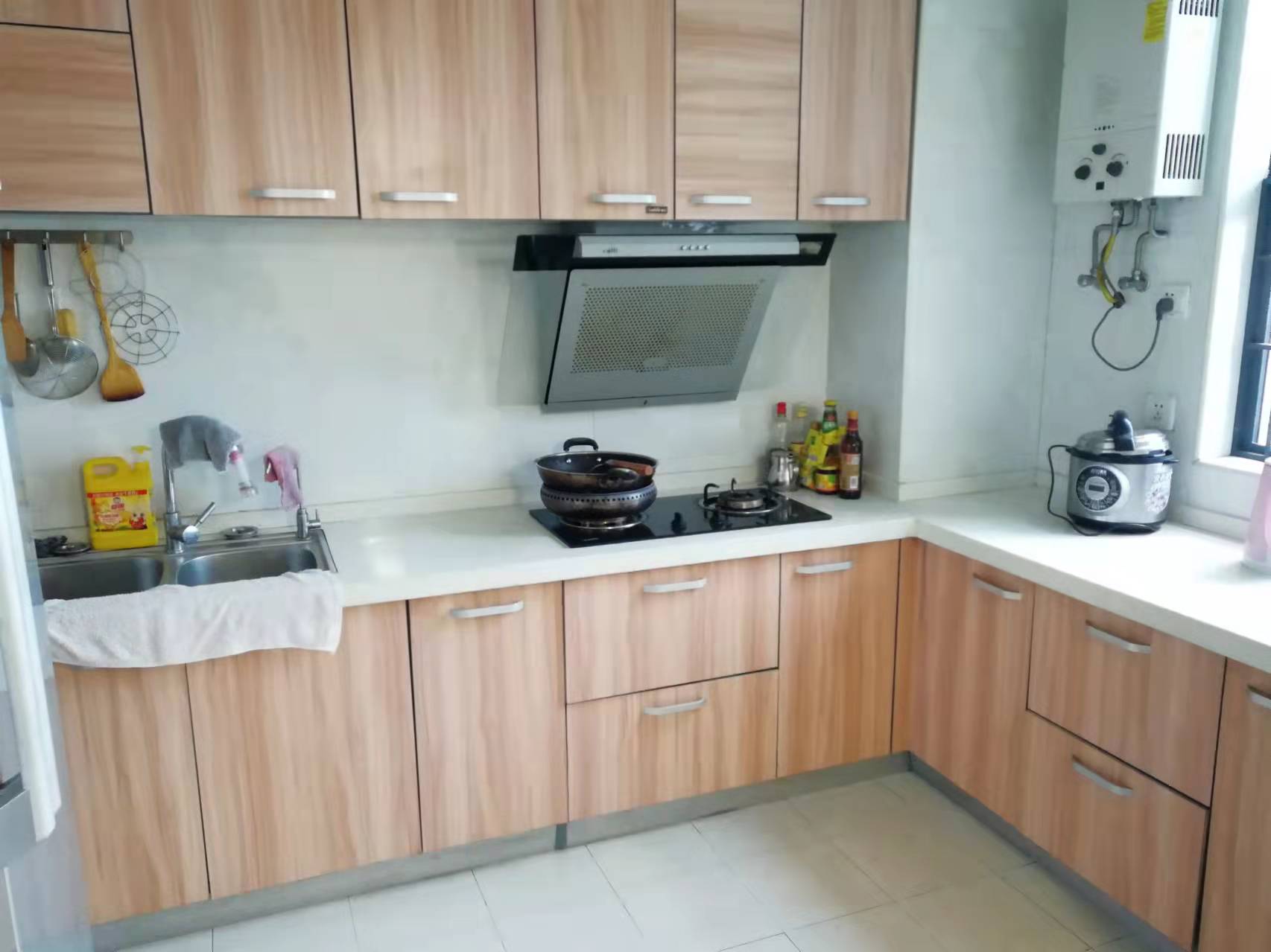 圣华名城建设北路110号  4室2厅2卫    64.8万 圣华名城建设北路110号  4室2厅2卫    64.8万客厅