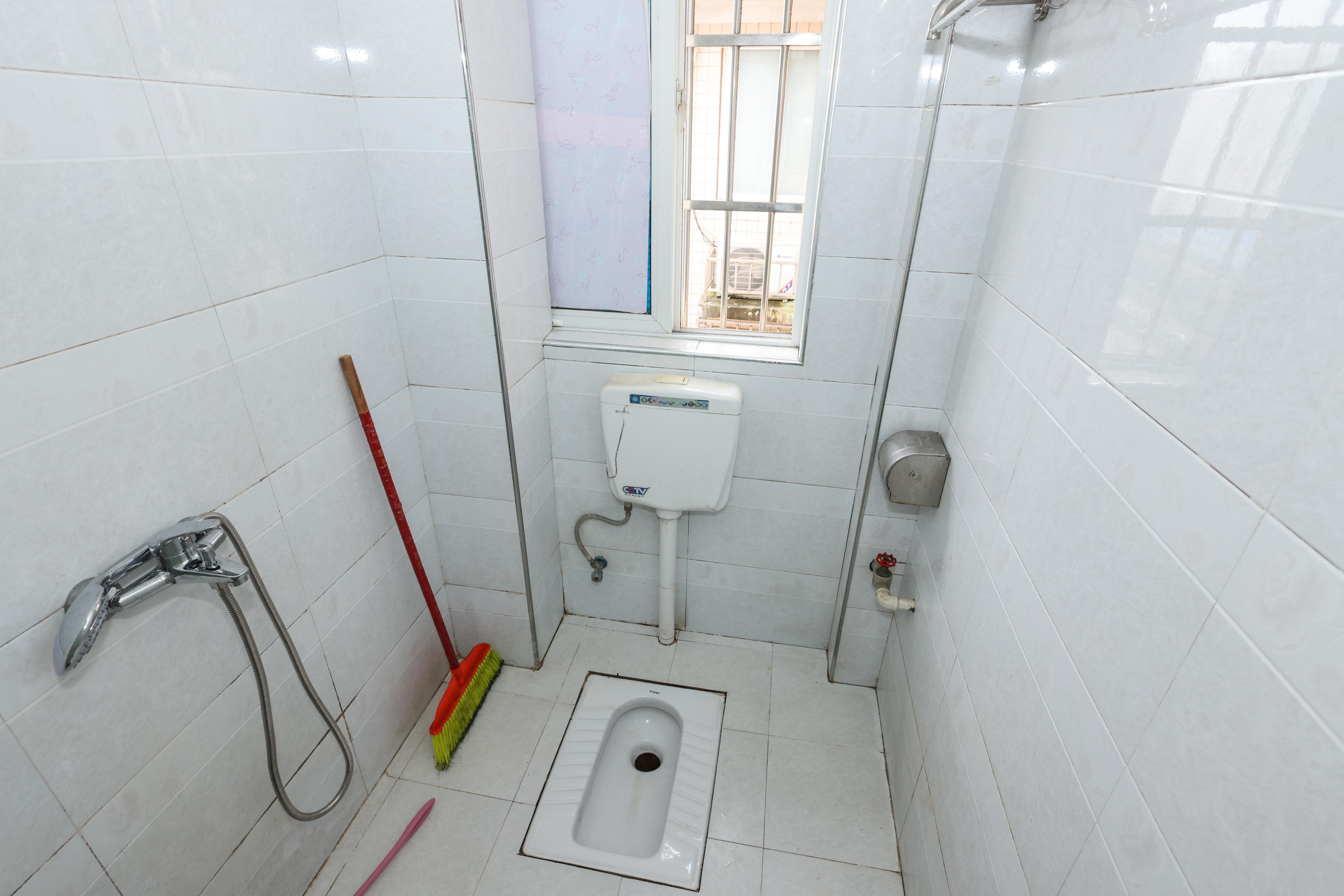 麓谷锦和园 3室2厅1卫 92.0万 麓谷锦和园 3室2厅1卫 92.0万卫生间