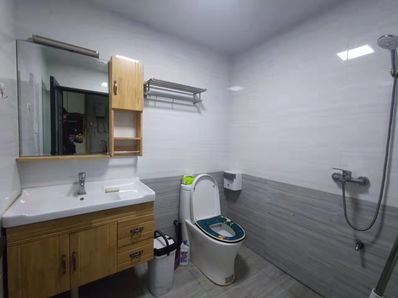 雄森国际  1室1厅1卫    1600.0元/月 雄森国际  1室1厅1卫    1600.0元/月室内图