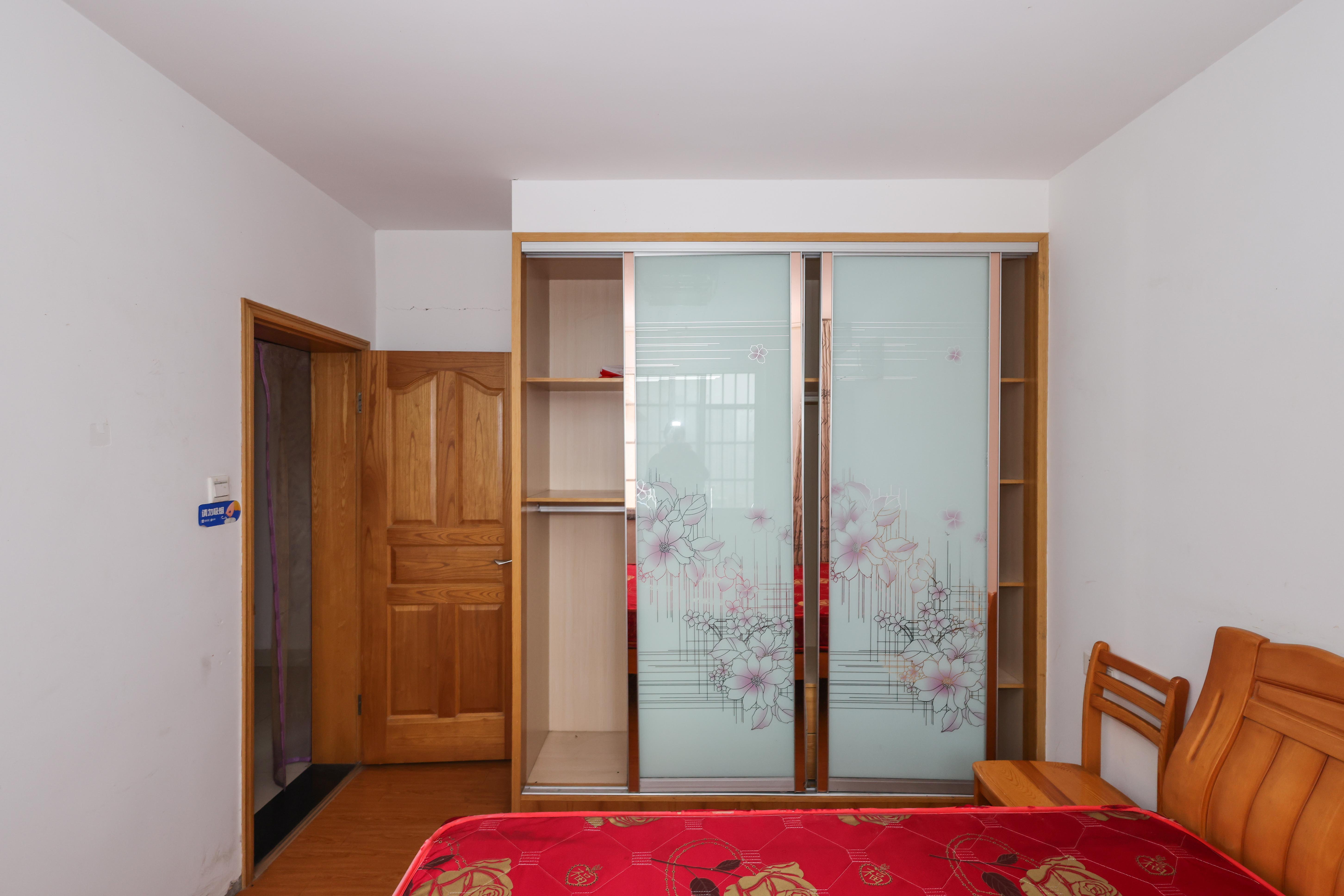 麓谷锦和园 3室2厅1卫 92.0万 麓谷锦和园 3室2厅1卫 92.0万卧室