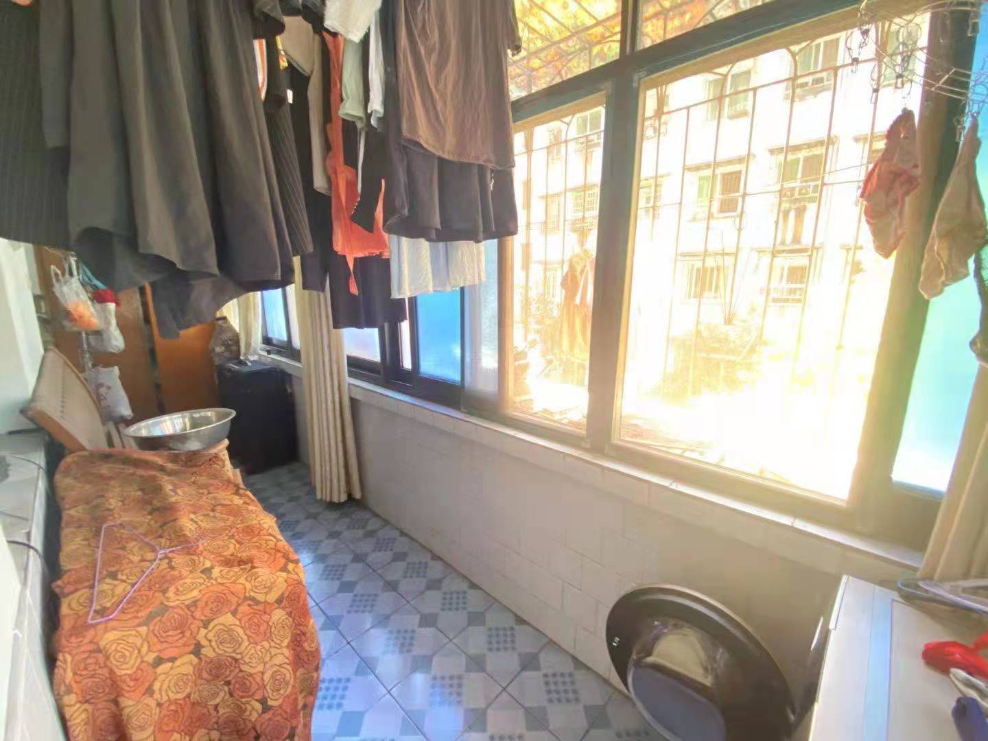 天鹅花园 3室2厅1卫 42.0万 天鹅花园 3室2厅1卫 42.0万客厅