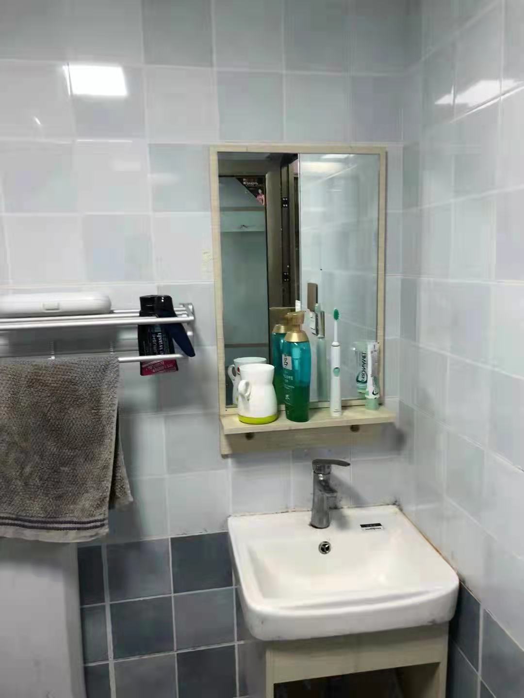 康城上品  1室1厅1卫   850.00元/月室内图