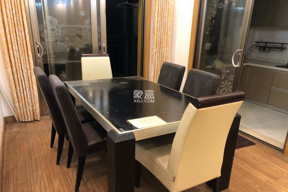 桂花名城  3室2厅1卫    70.0万 桂花名城  3室2厅1卫    70.0万客厅