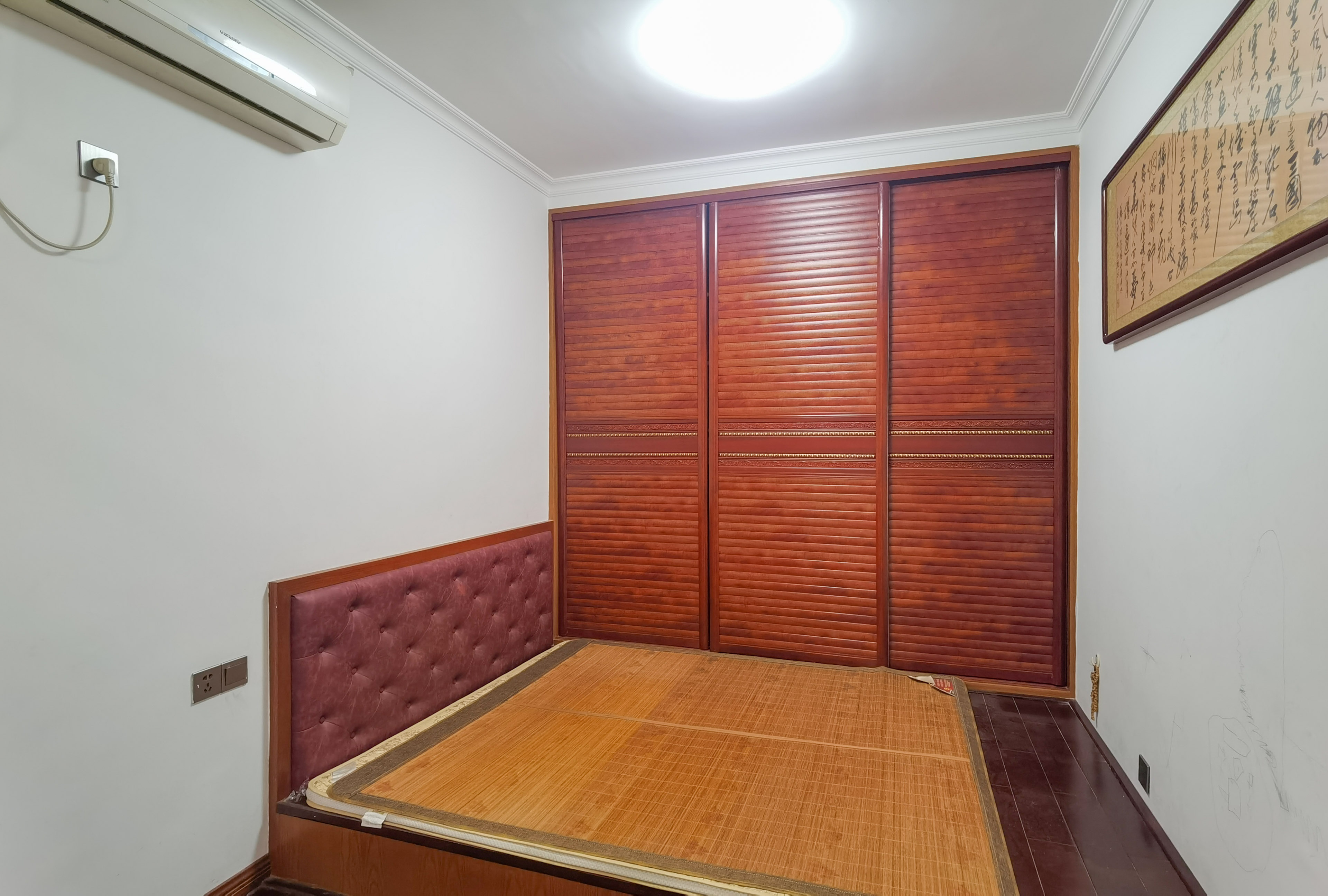 山水文园 3室2厅2卫 83.8万 山水文园 3室2厅2卫 83.8万客厅