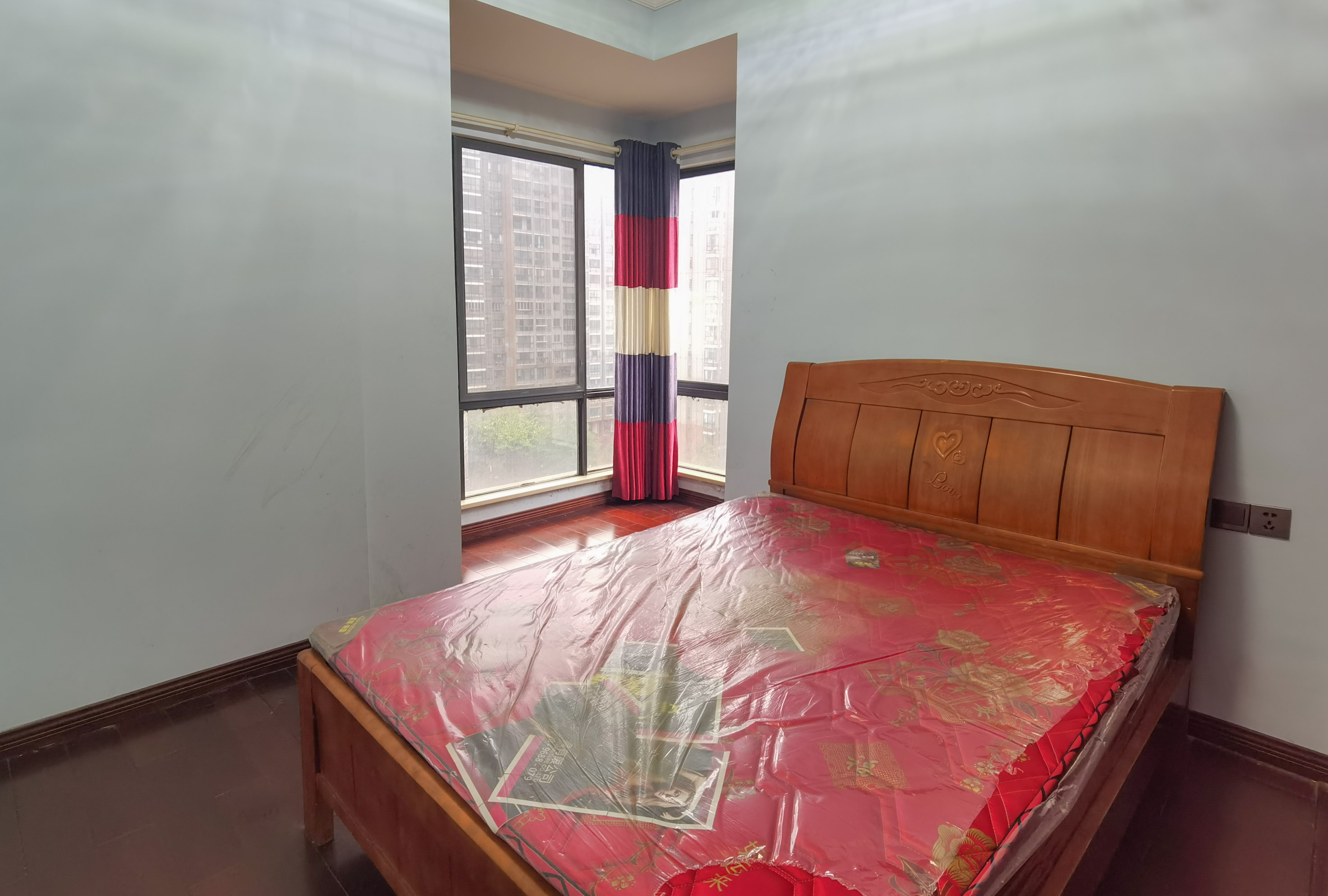 山水文园 3室2厅2卫 83.8万 山水文园 3室2厅2卫 83.8万客厅