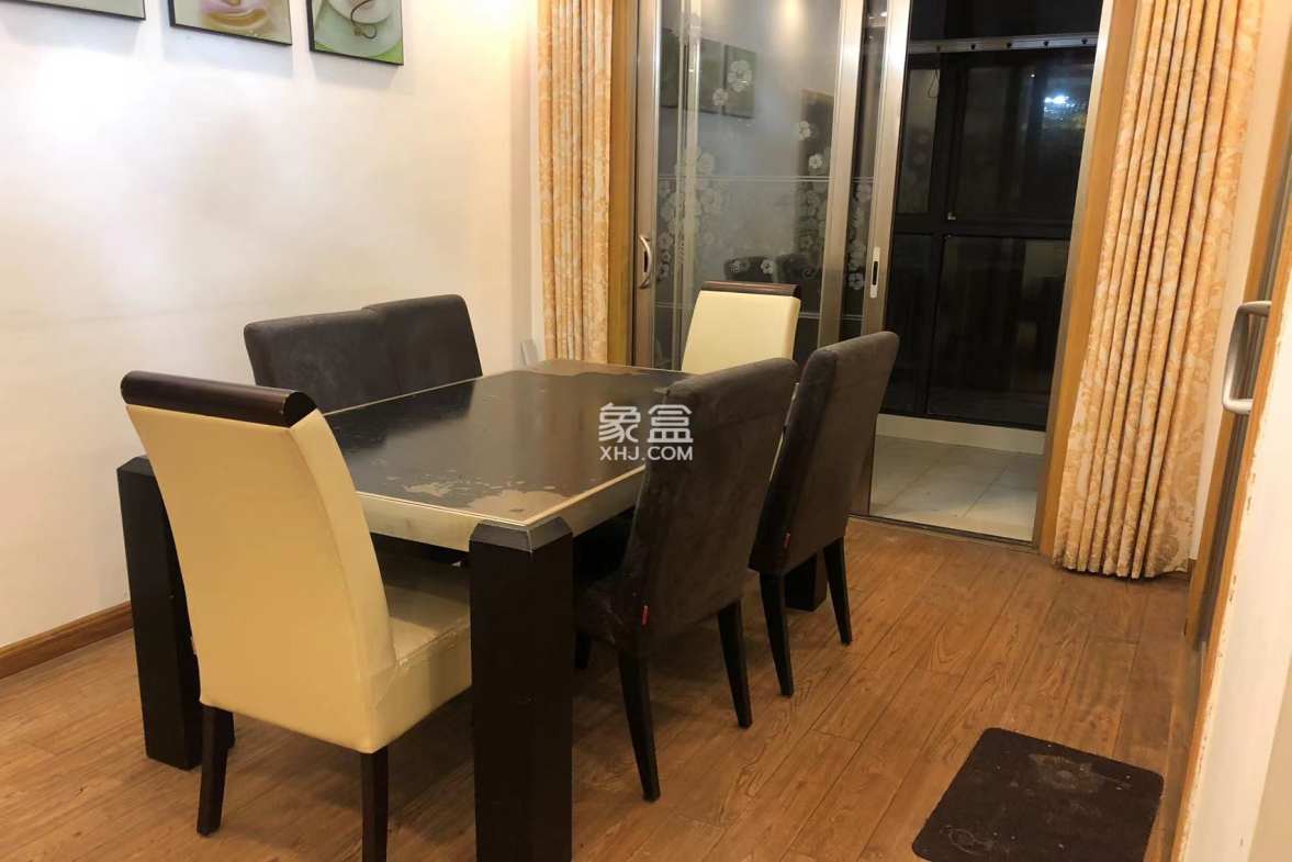 桂花名城  3室2厅1卫    70.0万 桂花名城  3室2厅1卫    70.0万客厅