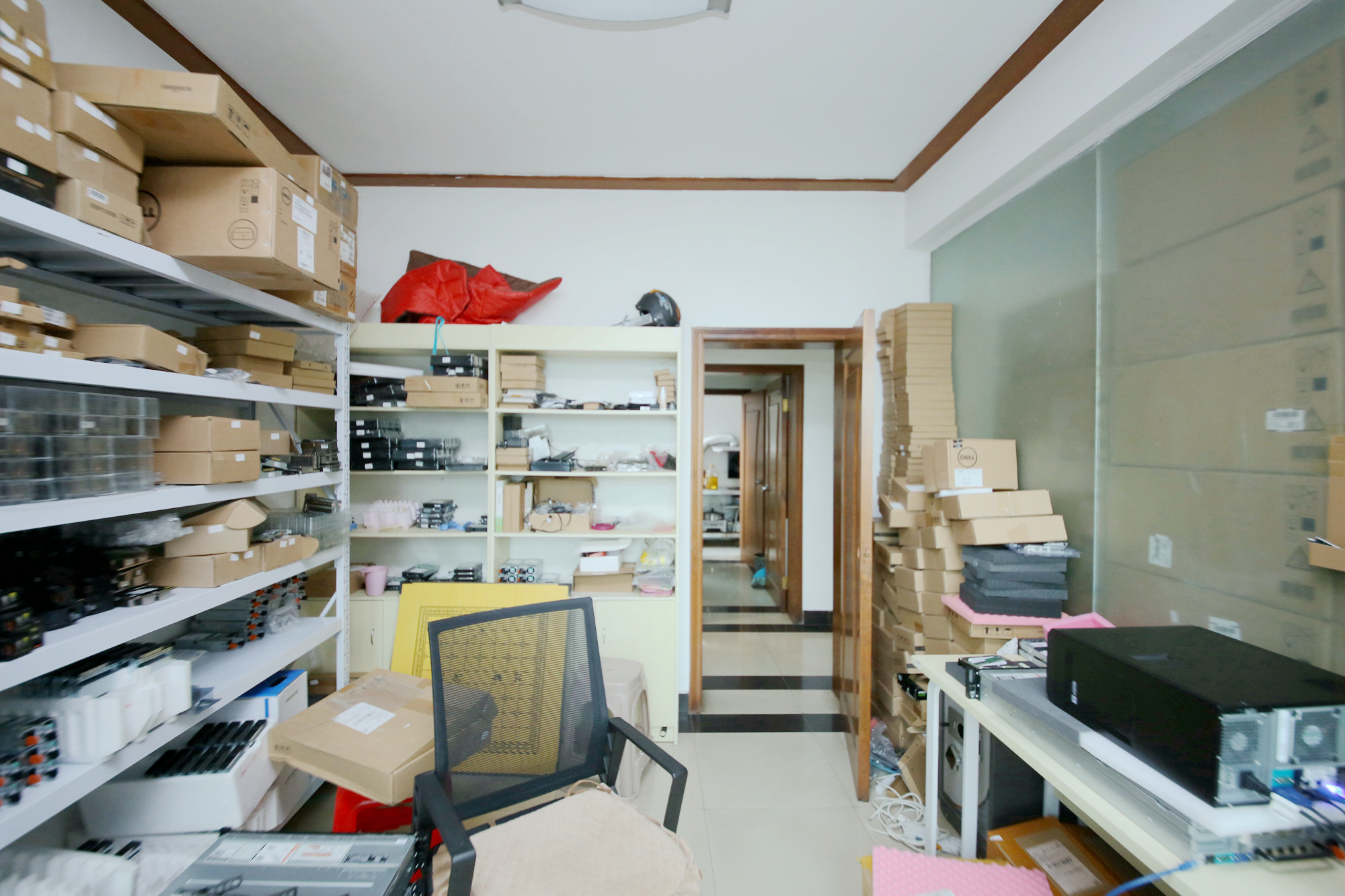 金色华庭  4室2厅2卫   159.00万卧室