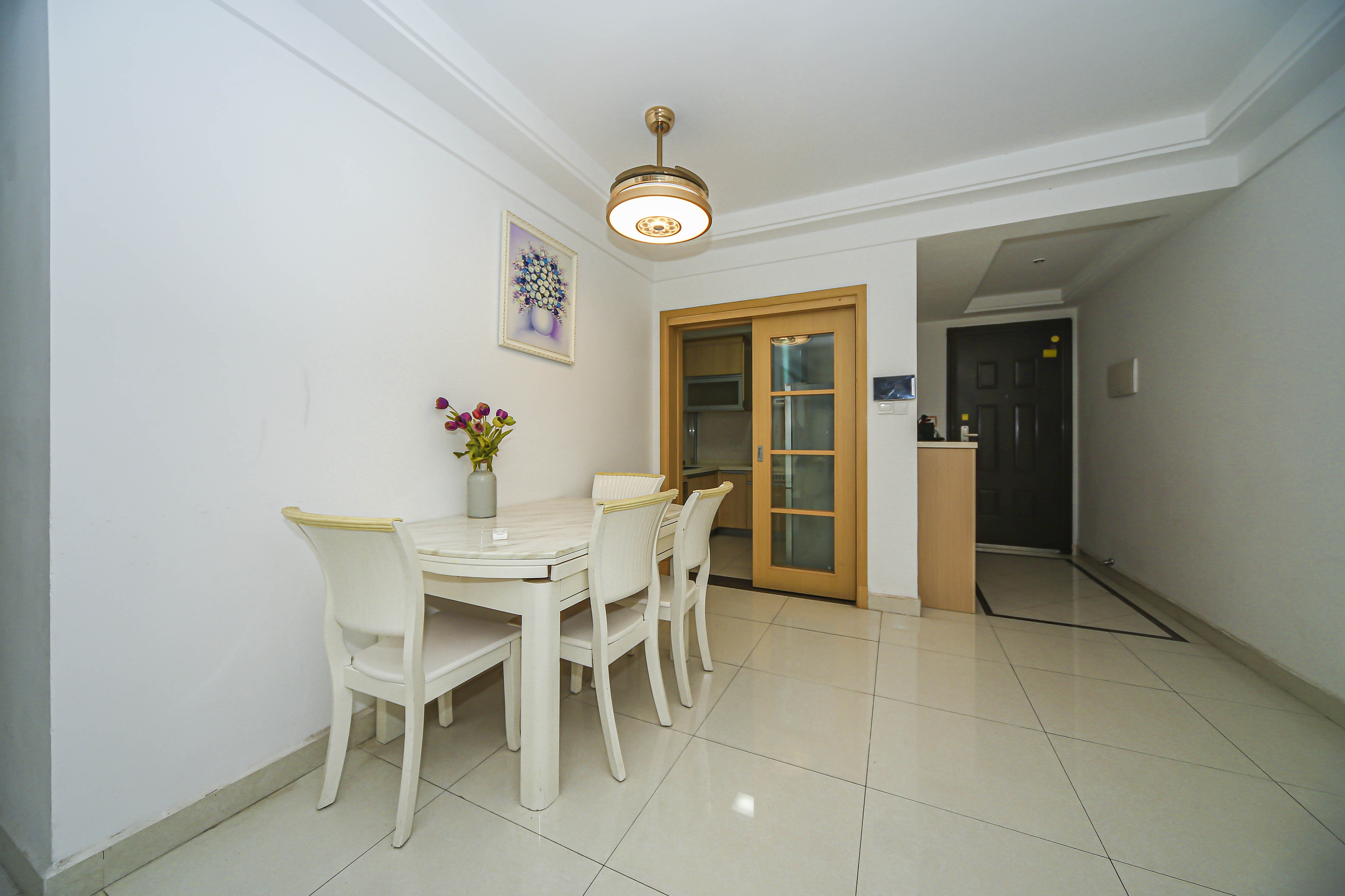 中海国际三期  3室2厅1卫    112.0万客厅