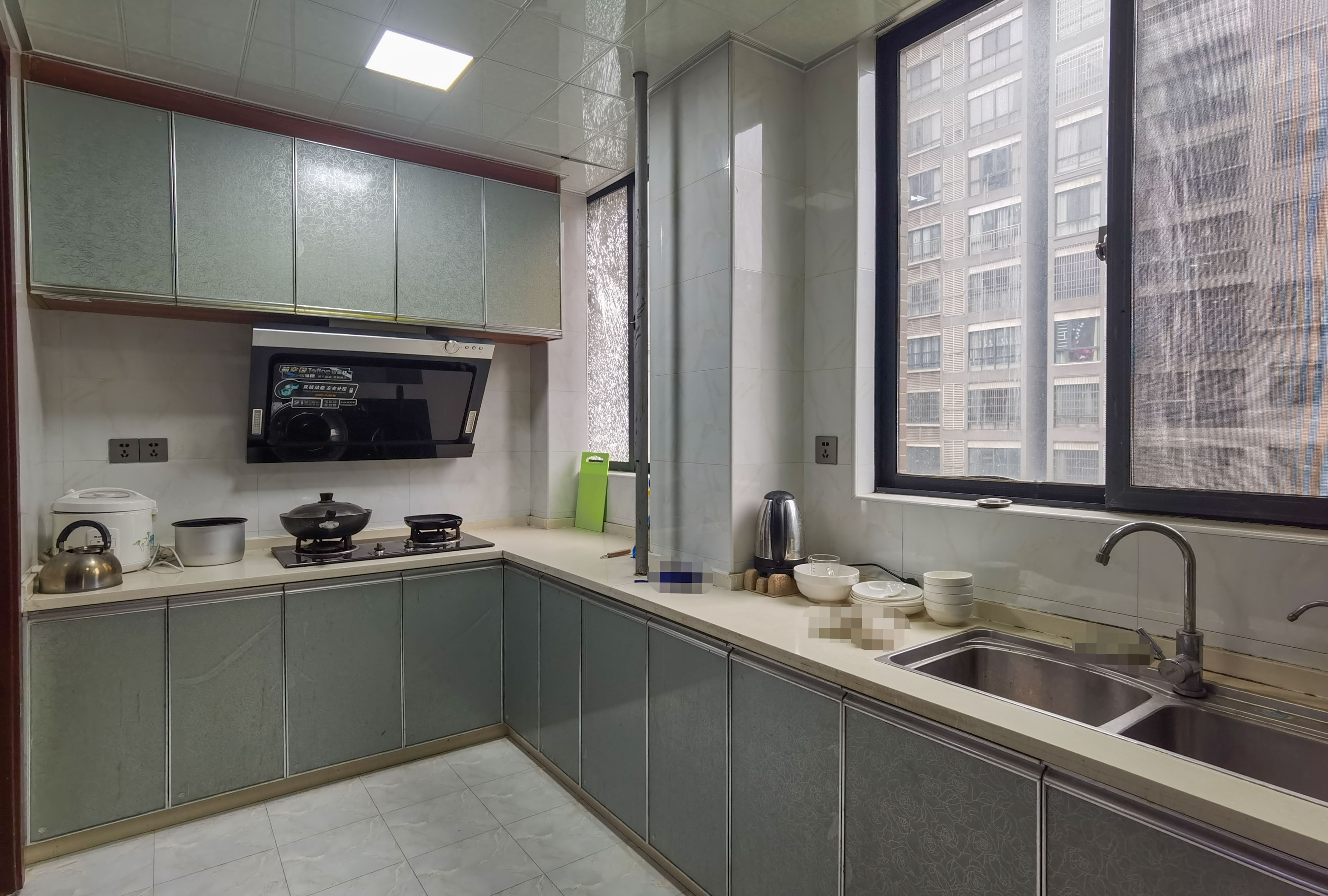 山水文园 3室2厅2卫 83.8万 山水文园 3室2厅2卫 83.8万客厅