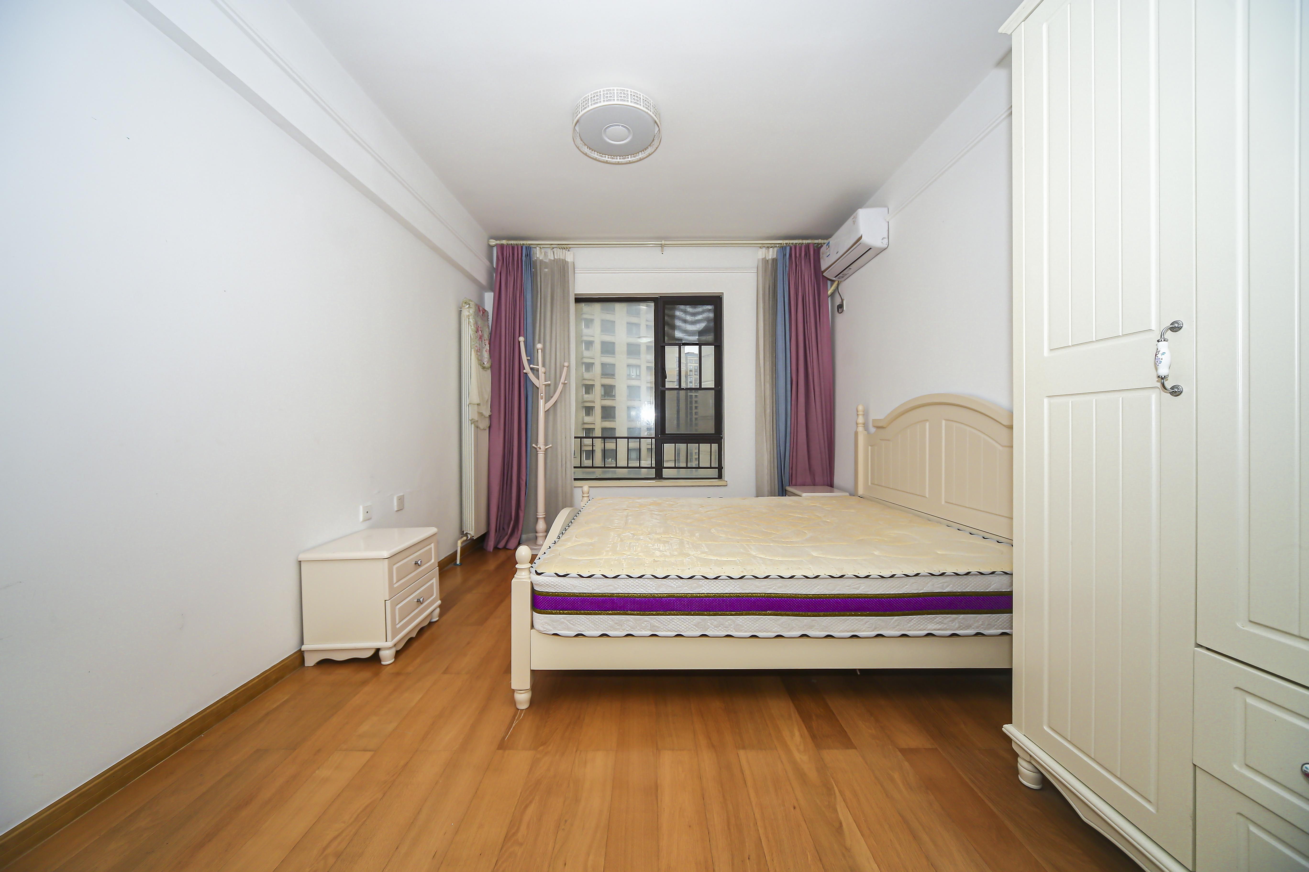 中海国际三期  3室2厅1卫    112.0万卧室