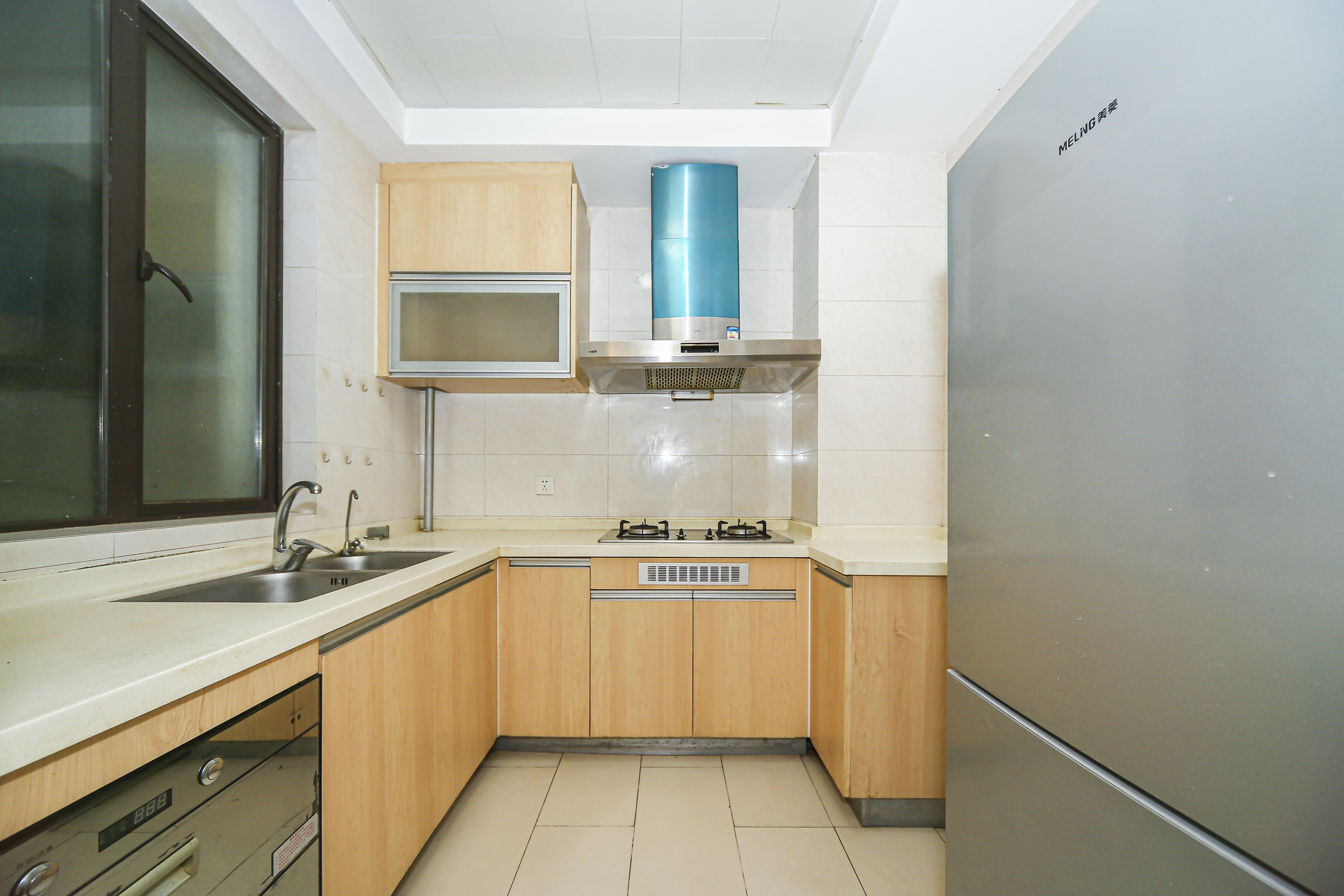 中海国际三期  3室2厅1卫    112.0万厨房