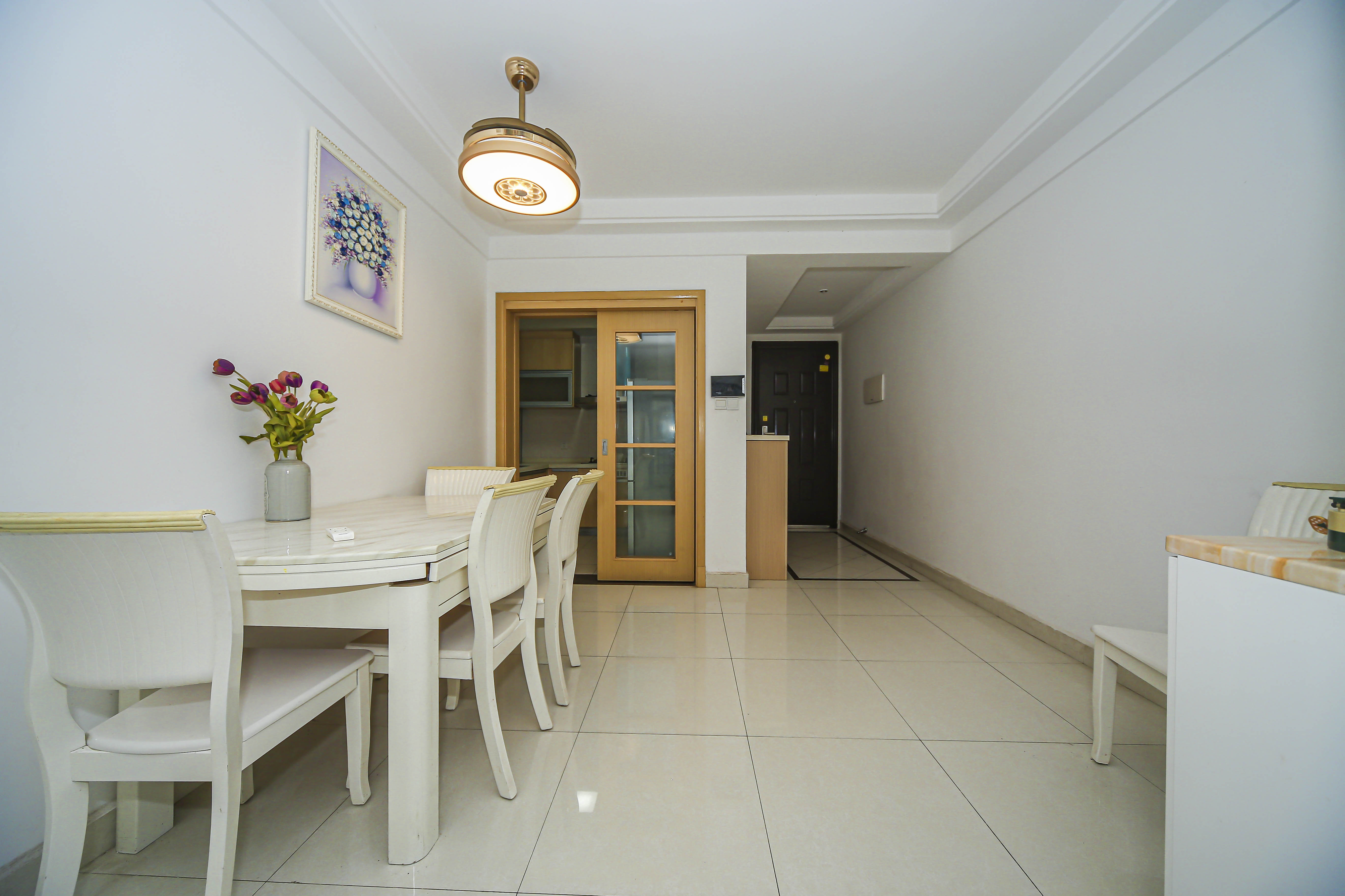 中海国际三期  3室2厅1卫    112.0万客厅