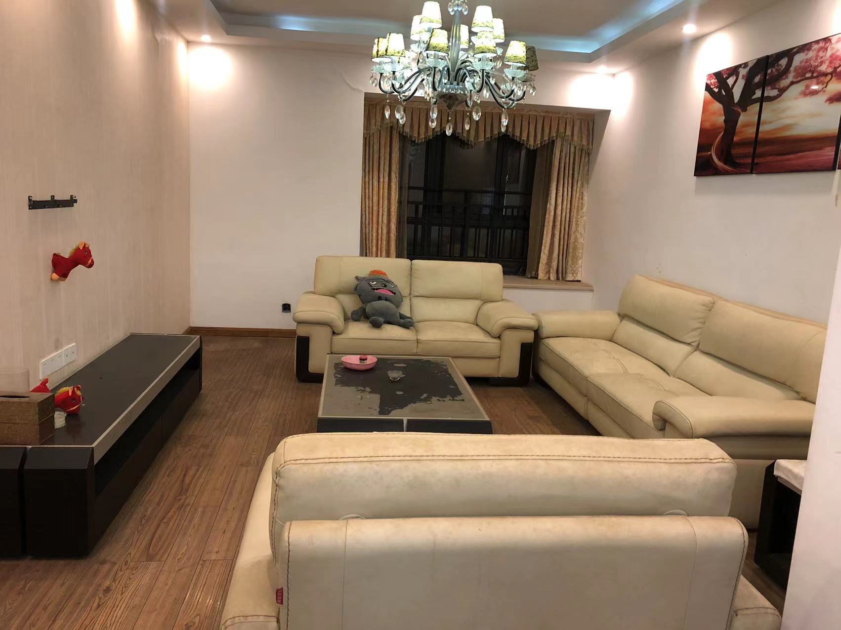 桂花名城  3室2厅1卫    70.0万 桂花名城  3室2厅1卫    70.0万客厅