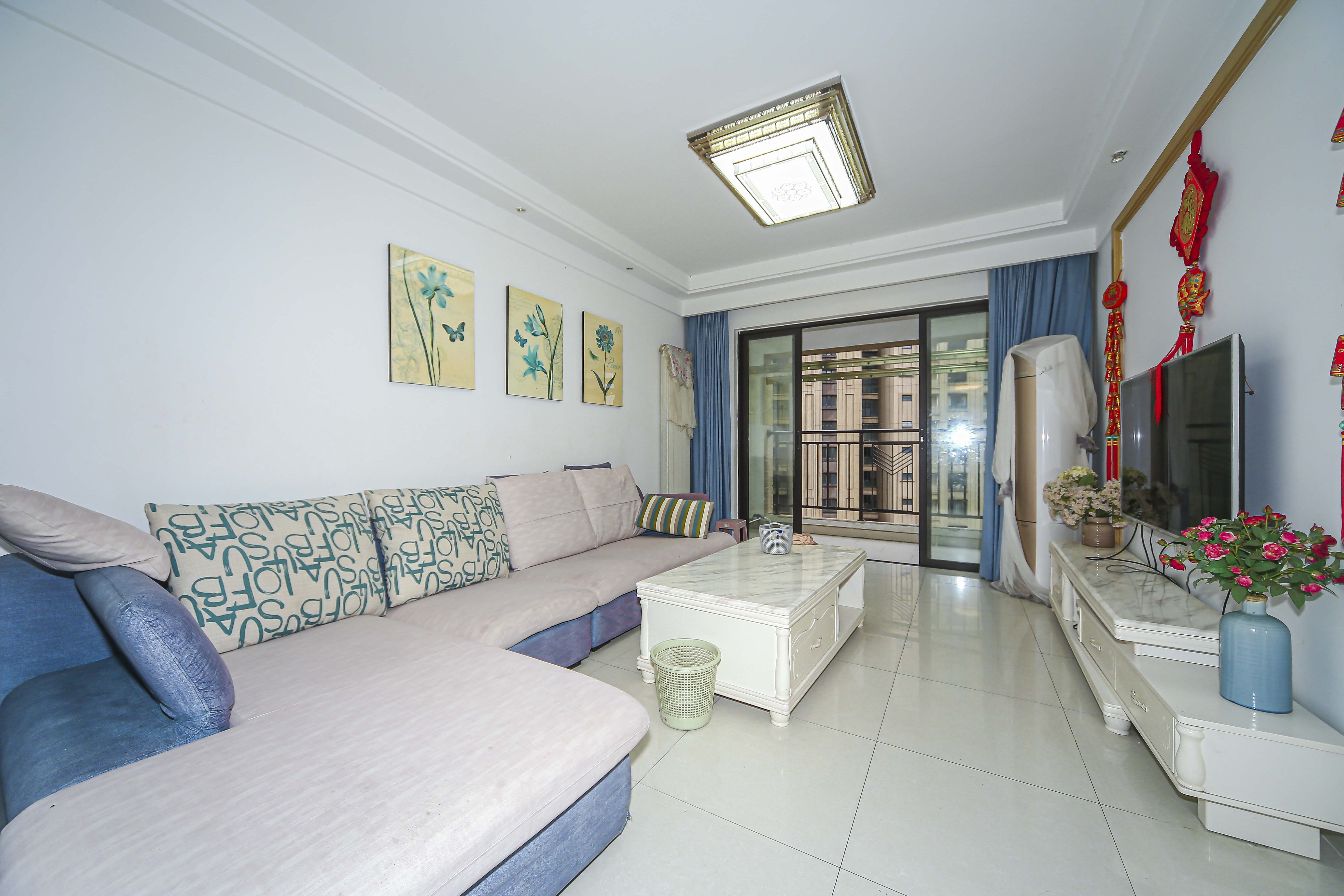 中海国际三期  3室2厅1卫    112.0万客厅