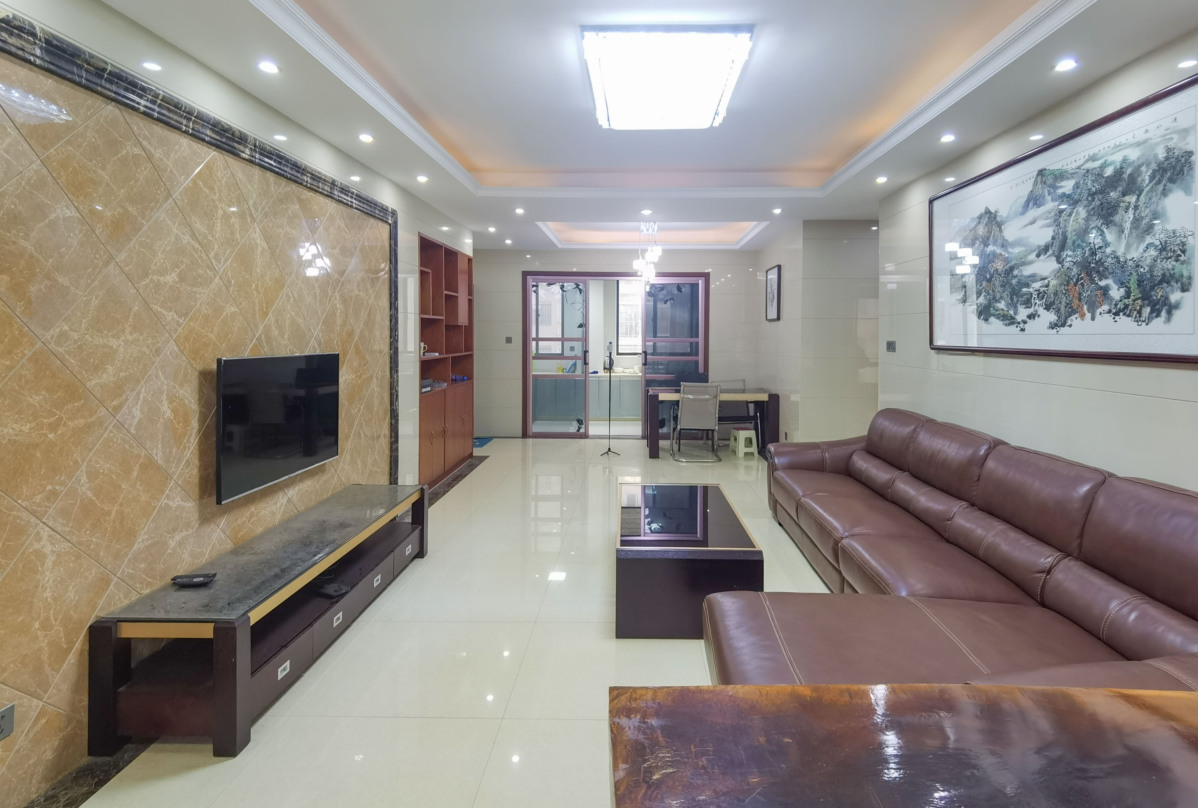 山水文园 3室2厅2卫 83.8万 山水文园 3室2厅2卫 83.8万客厅