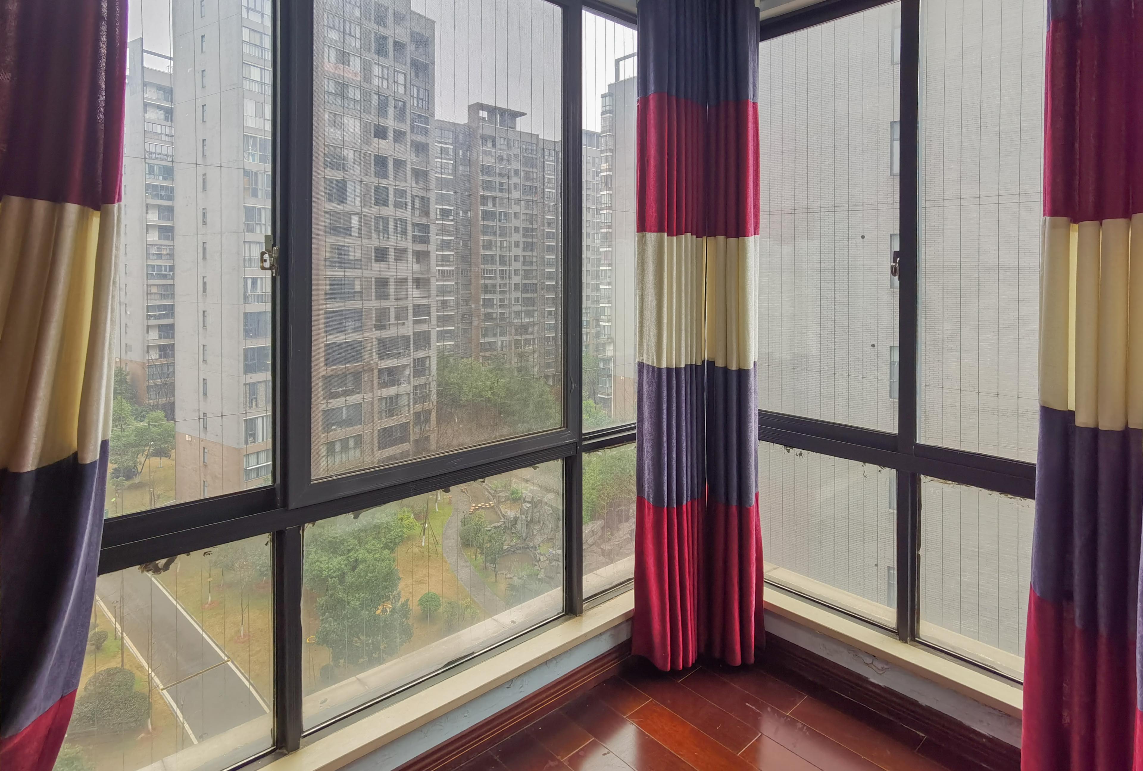 山水文园 3室2厅2卫 83.8万 山水文园 3室2厅2卫 83.8万客厅