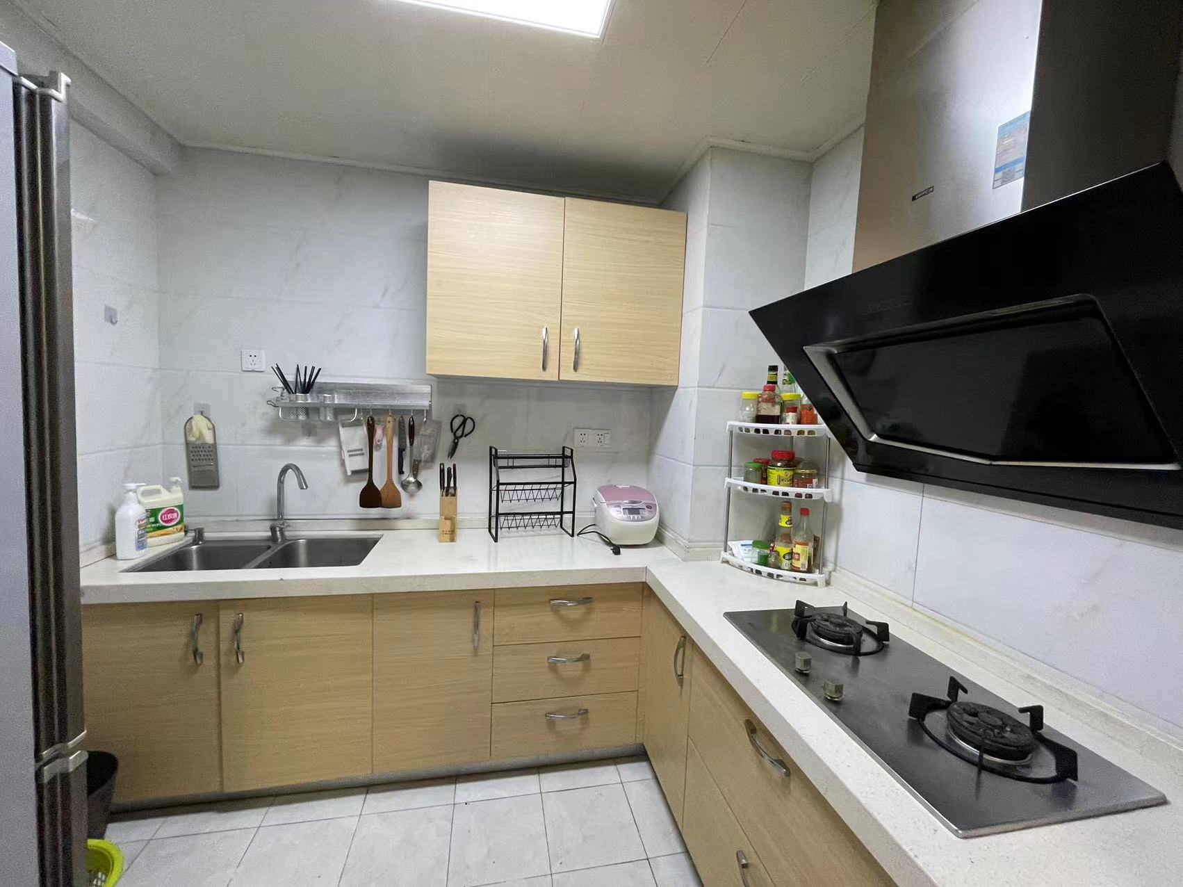 南湖世纪 3室2厅1卫 2800.0元/月 南湖世纪 3室2厅1卫 2800.0元/月室内图