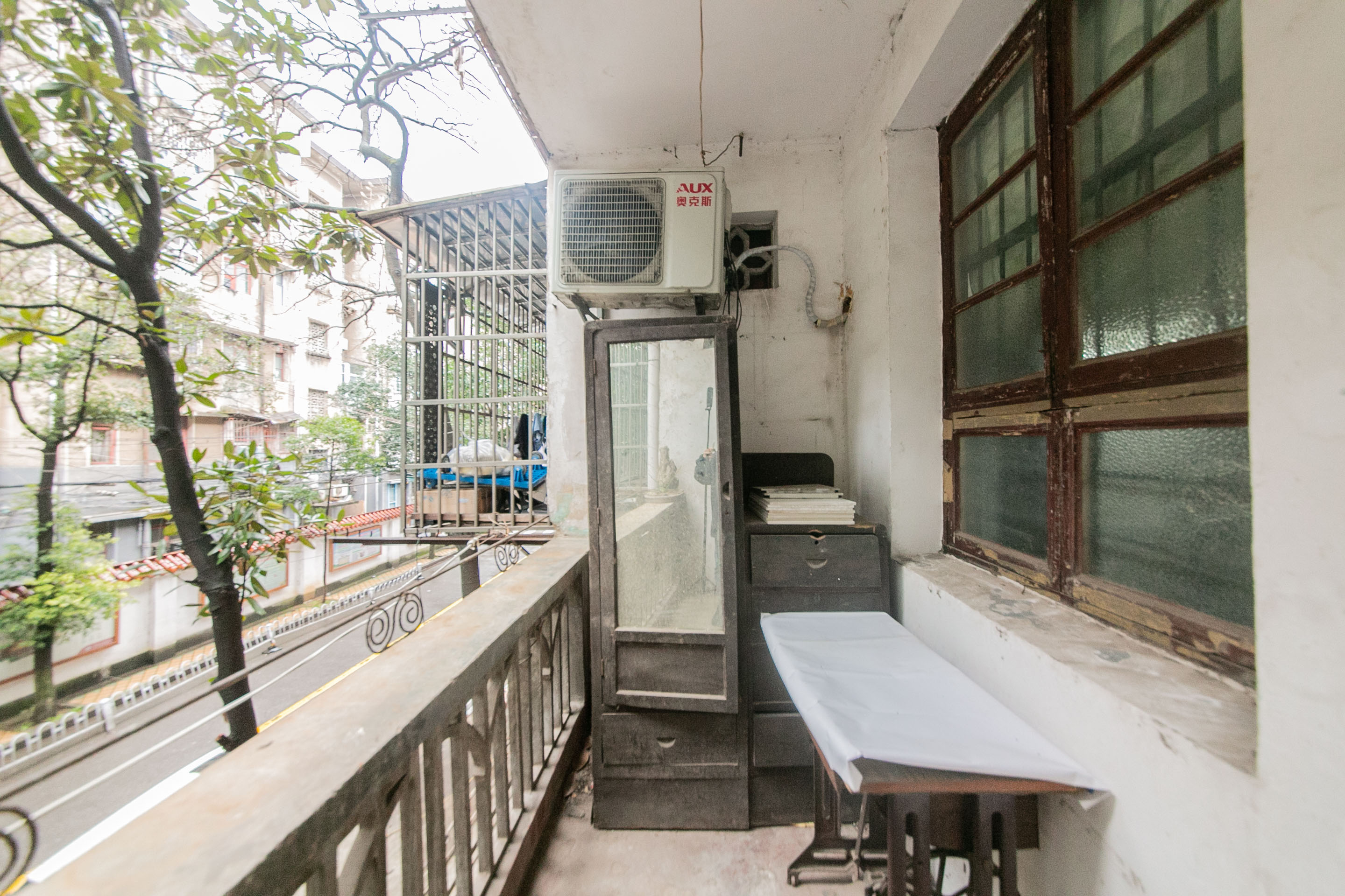 建湘新村  2室1厅1卫   43.00万阳台