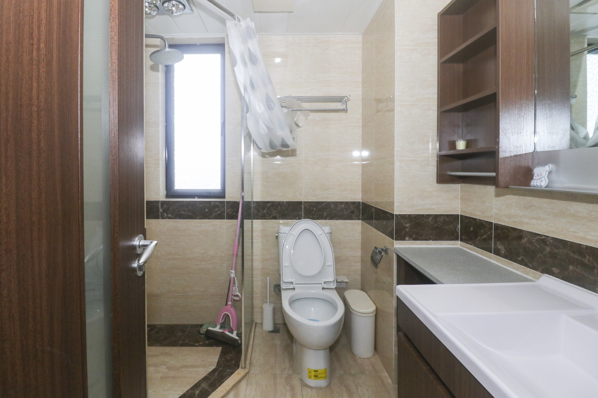 万科里金域滨江  3室2厅1卫    205.0万卫生间