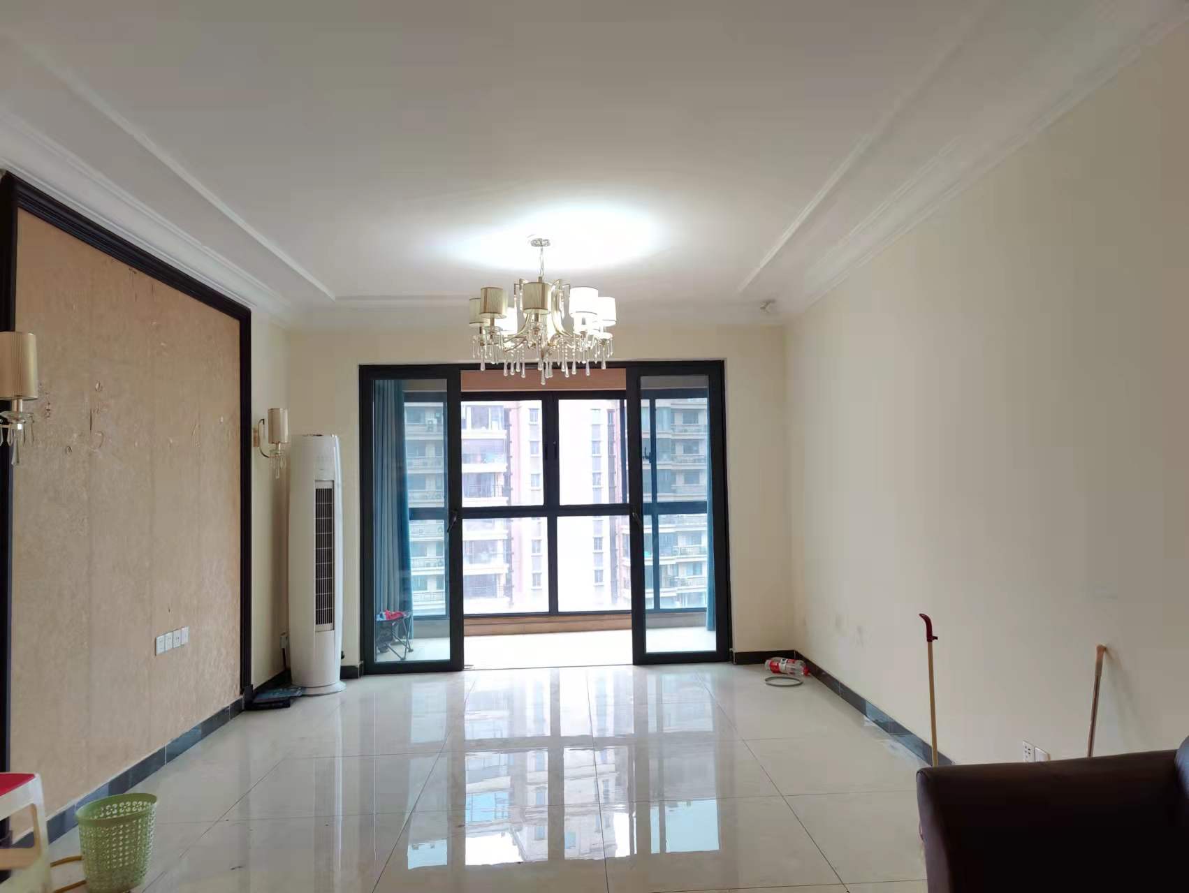 恒大华府 3室2厅2卫 85.8万 恒大华府 3室2厅2卫 85.8万客厅